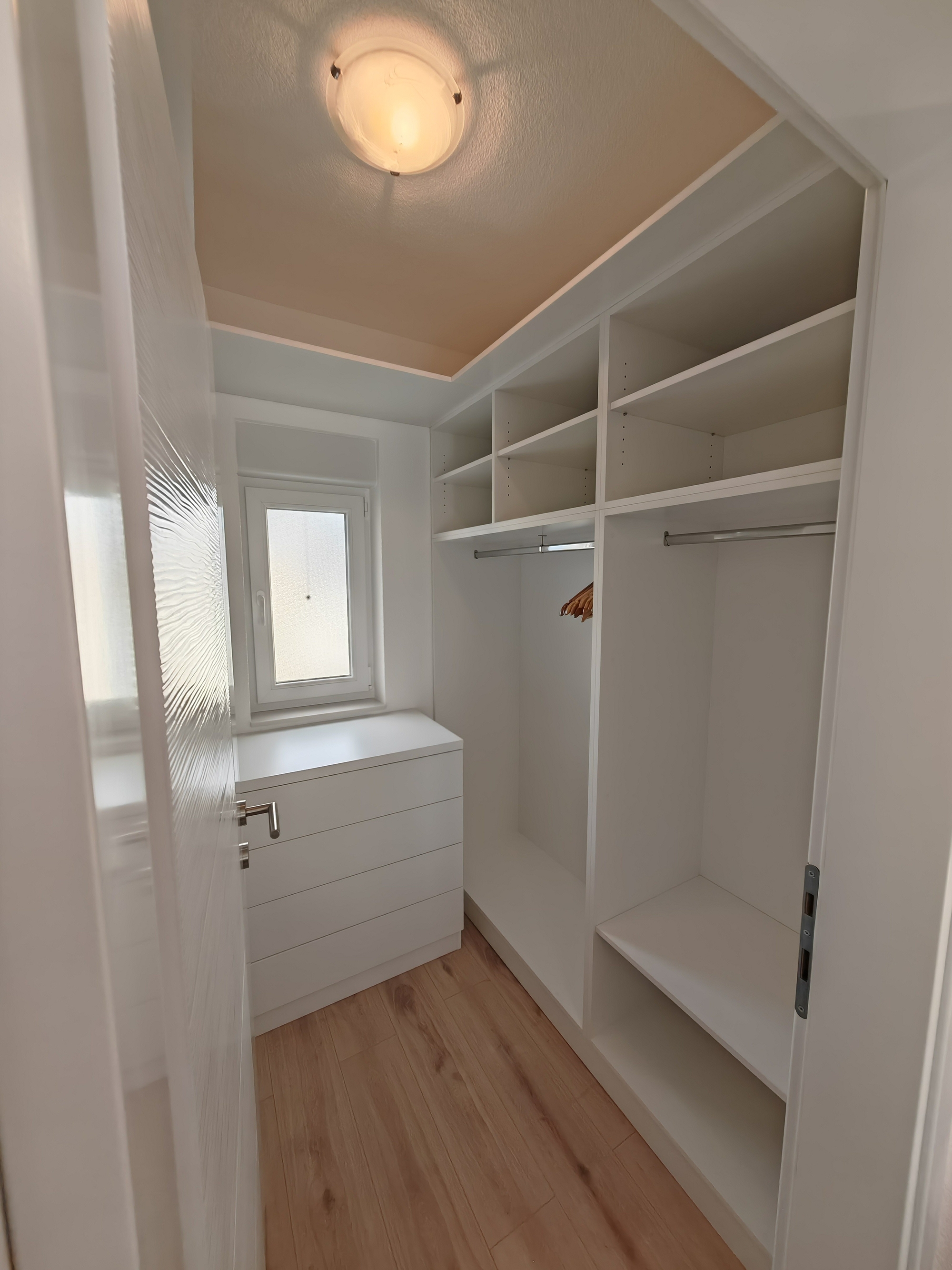 Comfortable and spacious house with terrace Dicmo, Zagora  K