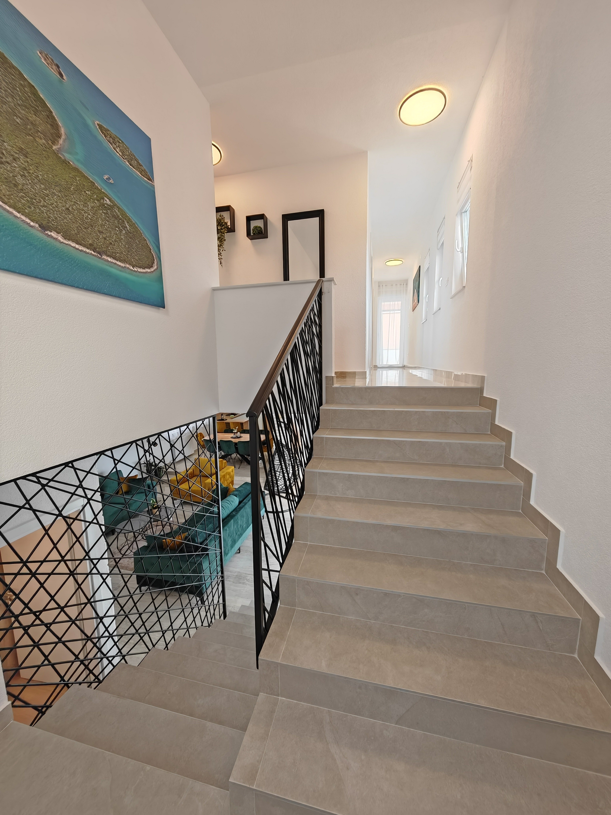 Comfortable and spacious house with terrace Dicmo, Zagora  K