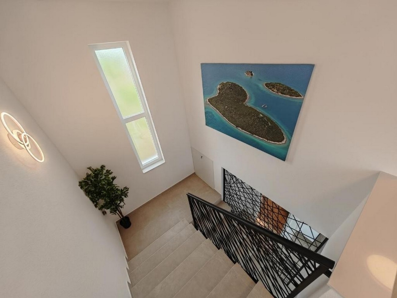 Comfortable and spacious house with terrace Dicmo, Zagora  K