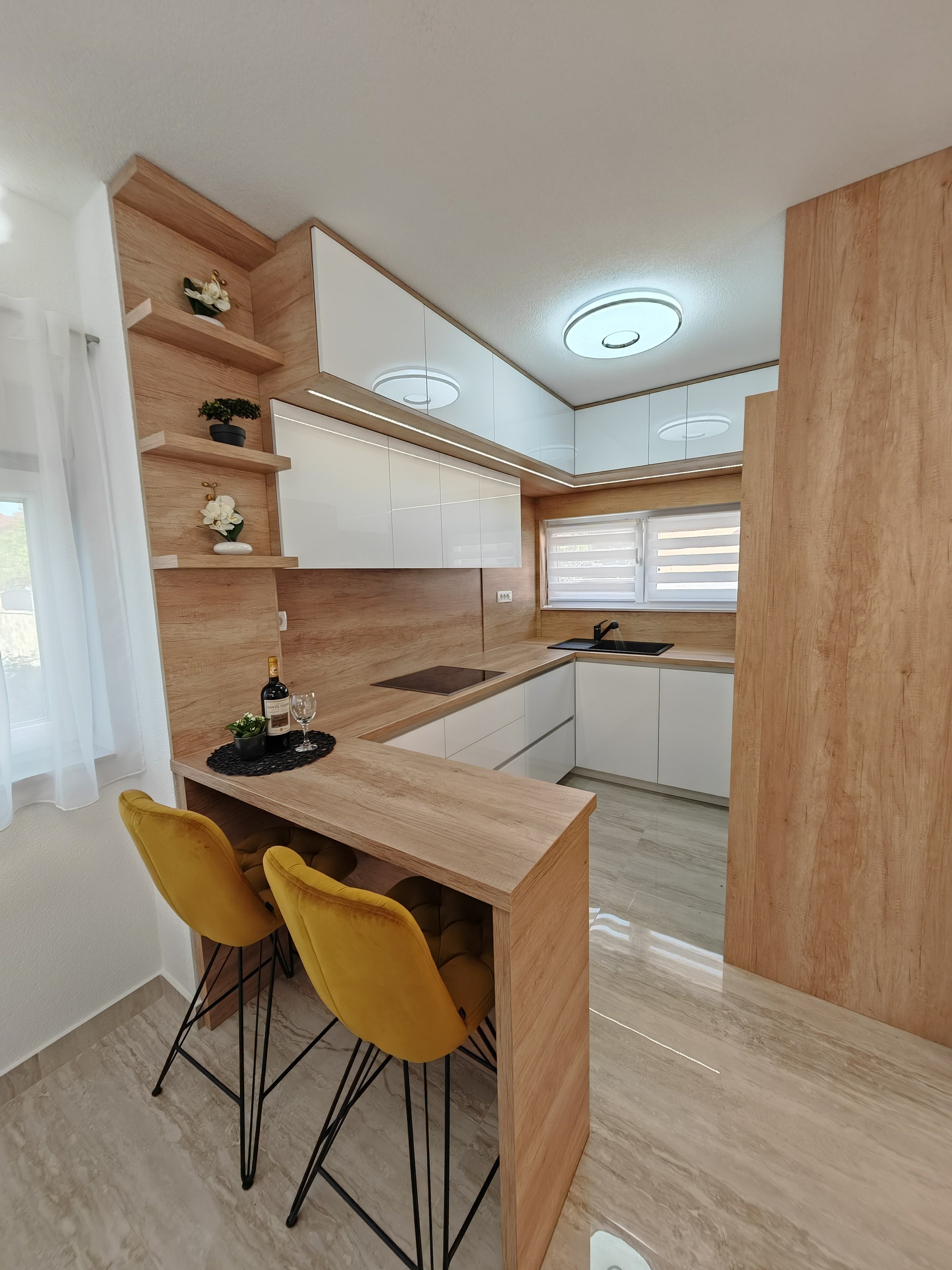 Comfortable and spacious house with terrace Dicmo, Zagora  K