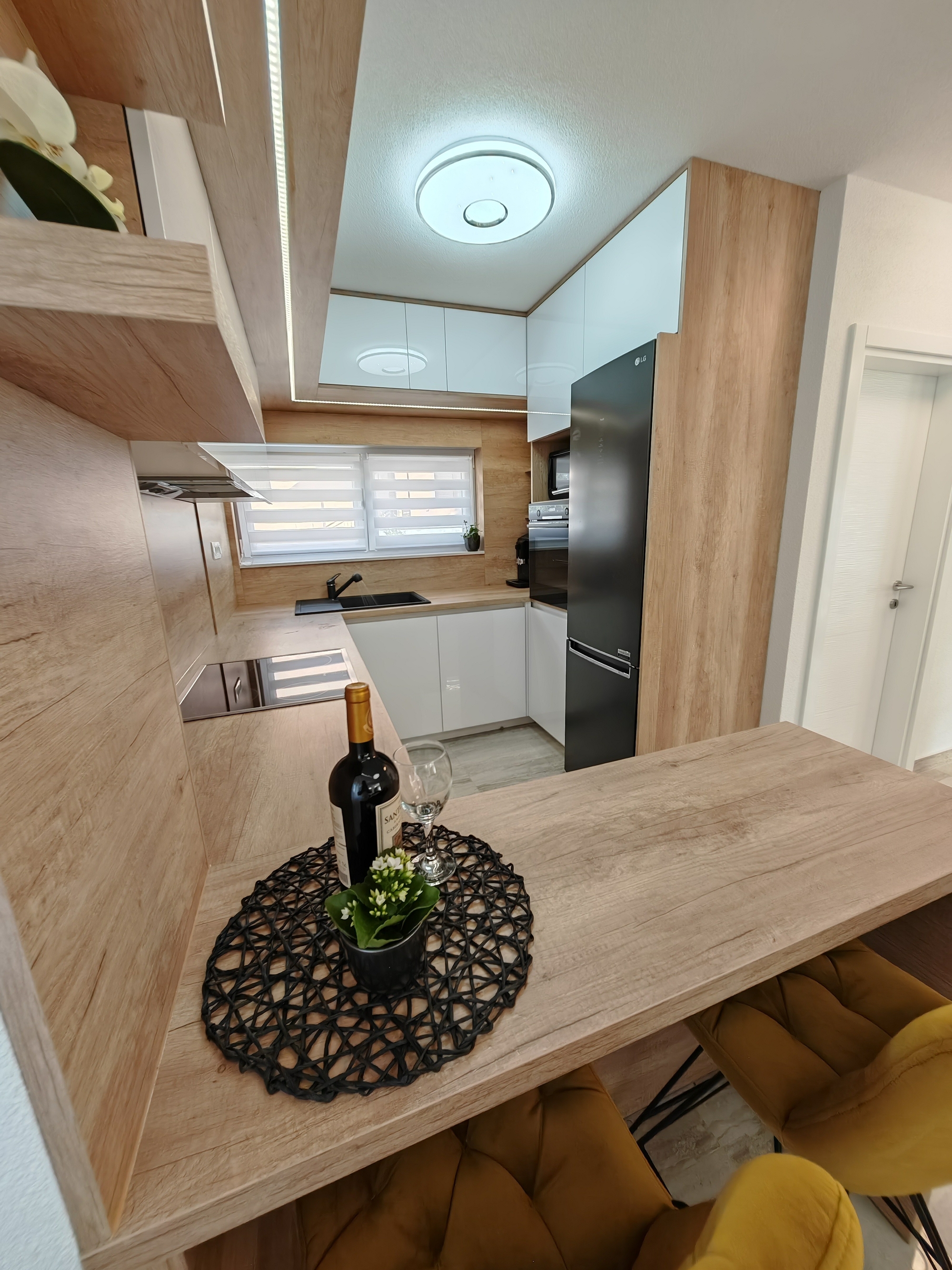 Comfortable and spacious house with terrace Dicmo, Zagora  K