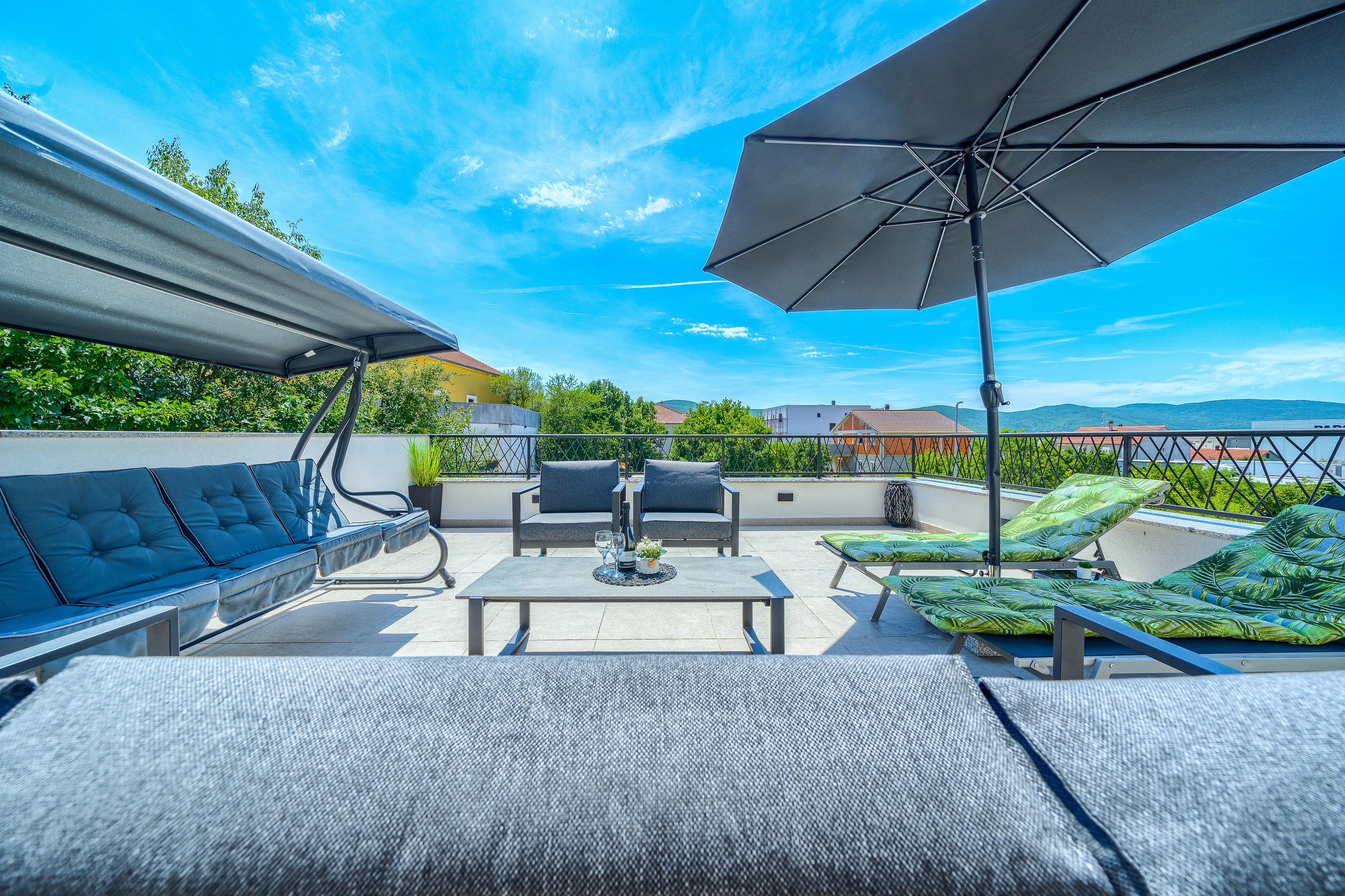 Comfortable and spacious house with terrace Dicmo, Zagora  K