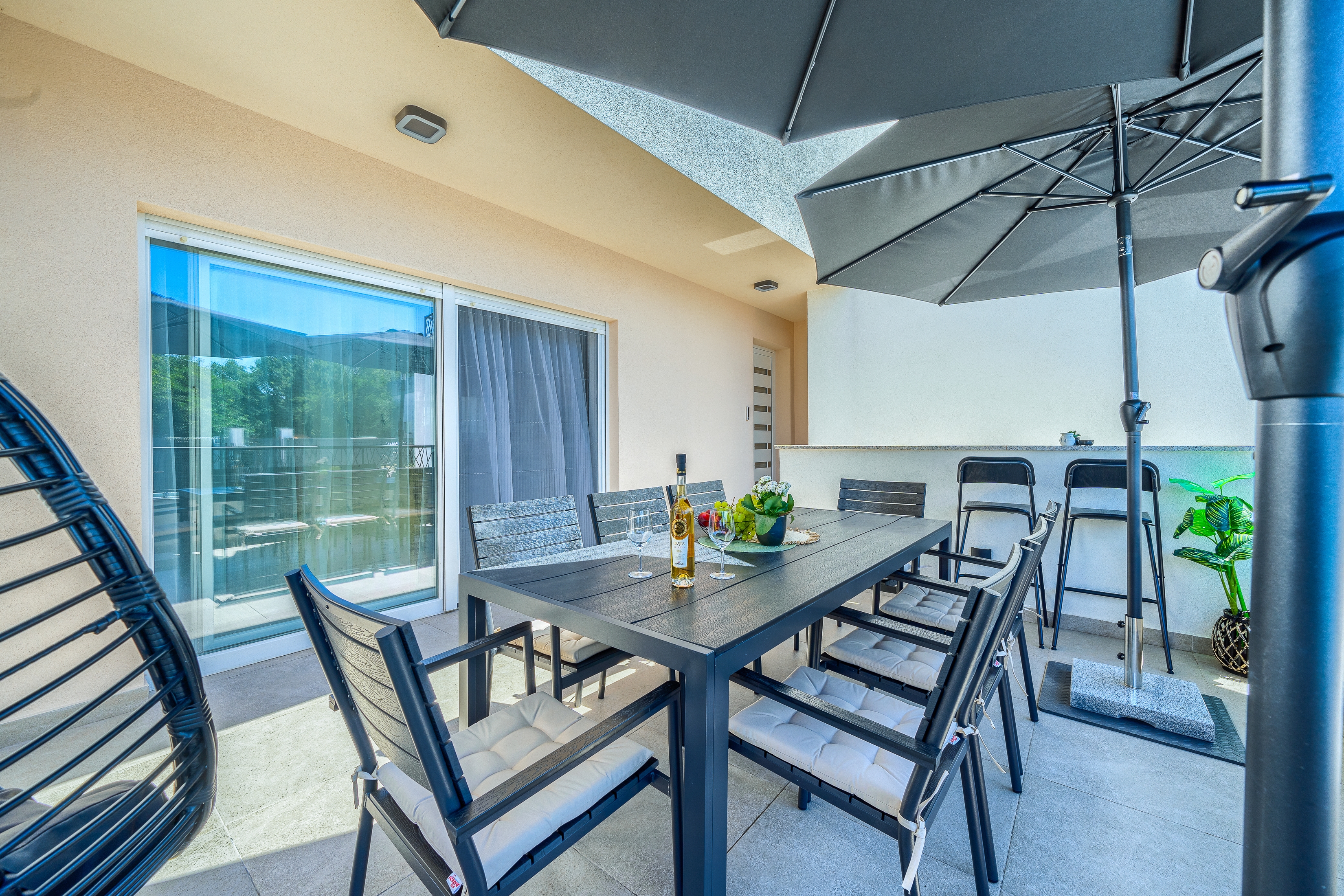 Comfortable and spacious house with terrace Dicmo, Zagora  K