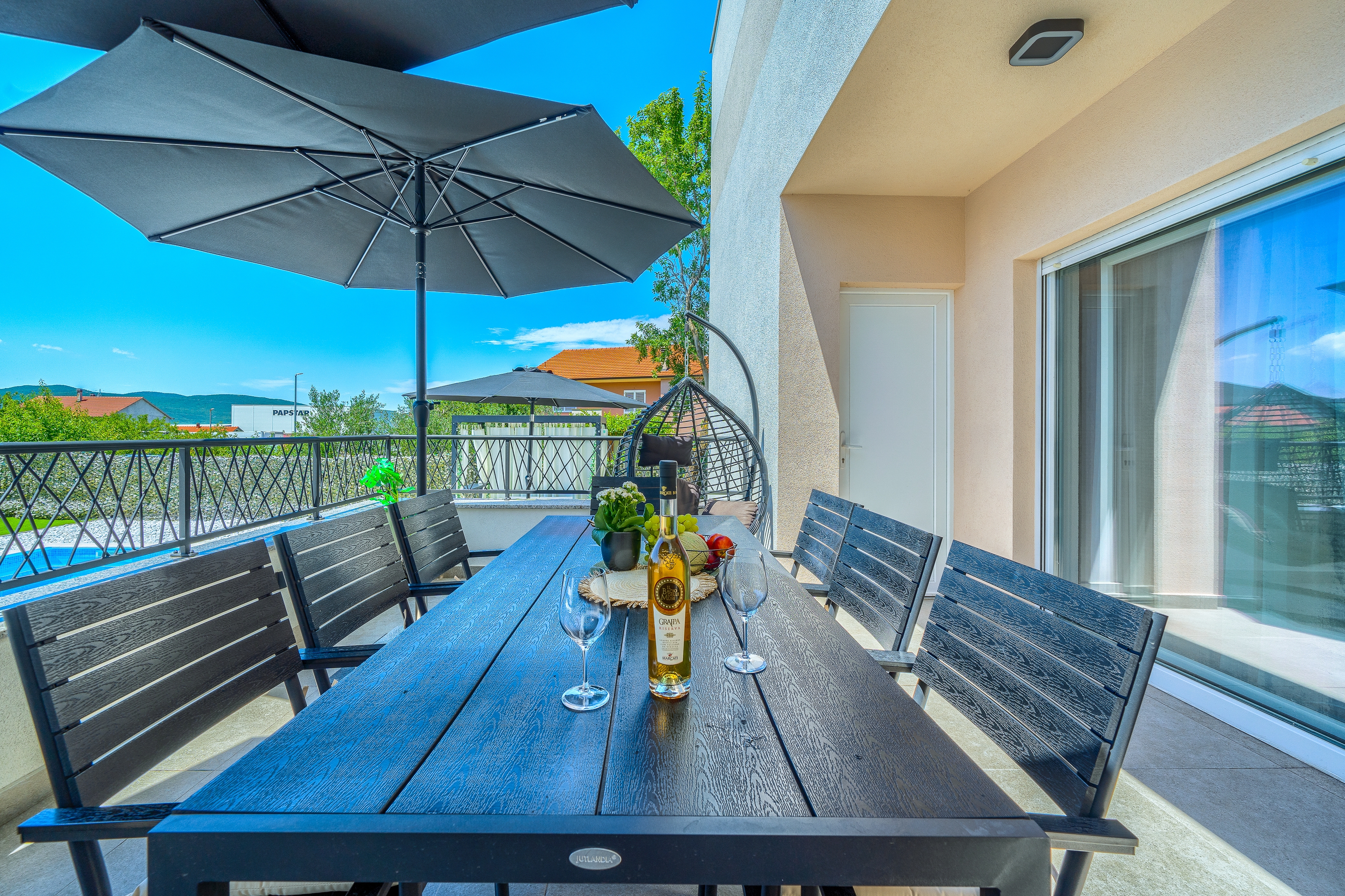 Comfortable and spacious house with terrace Dicmo, Zagora  K