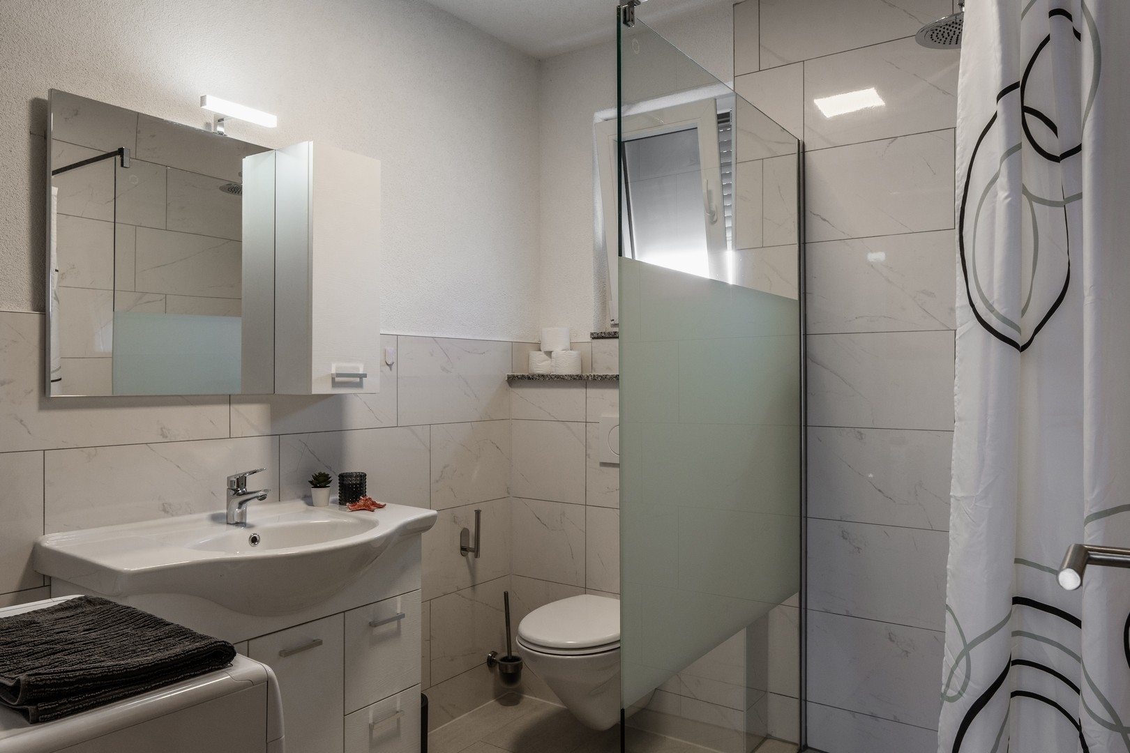 Three bedroom apartment with terrace Vir  A-b