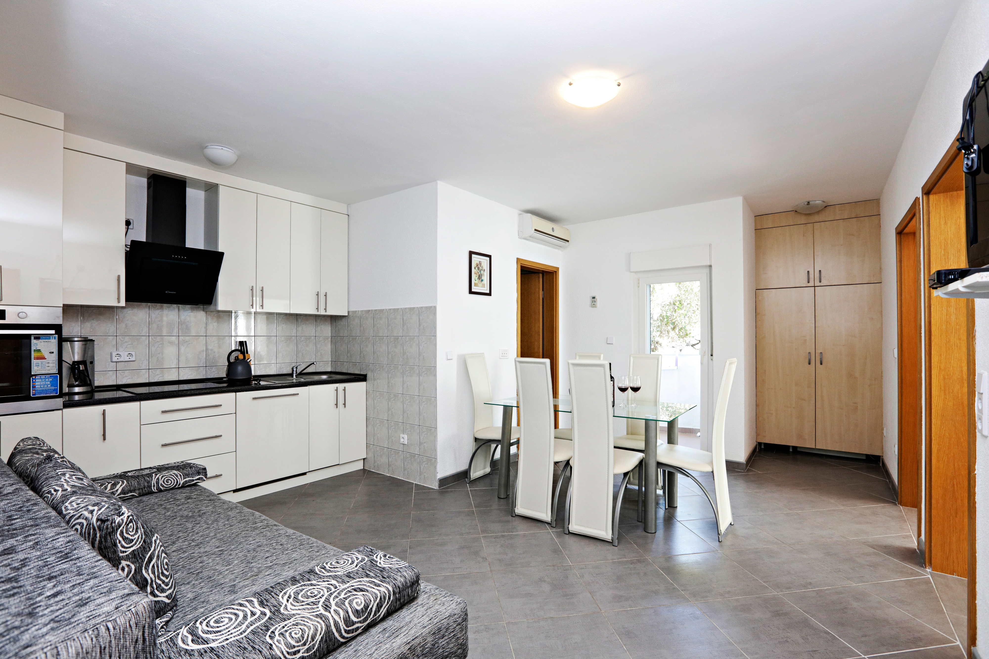 Two bedroom apartment with balcony and sea view Stupin Čeline, Rogoznica (A-23257-b) Two bedroom apartment with balcony and sea view Stupin Čeline, Rogoznica (A-23257-b)