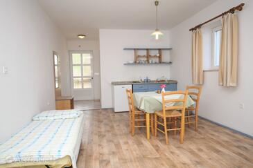 Dining room Ičići, Dining room in the studio-apartment, dopusteni kucni ljubimci i WIFI.