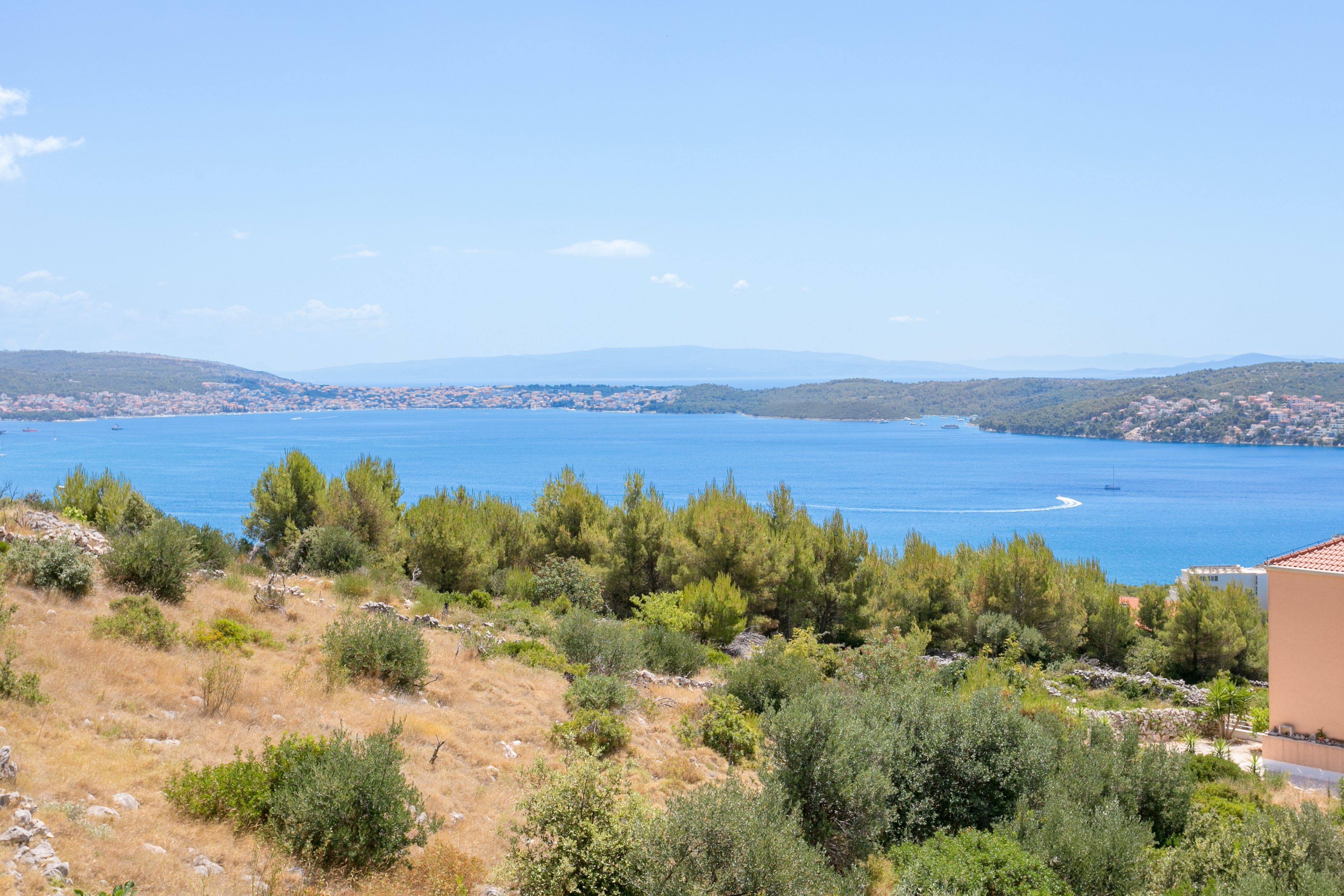 One bedroom apartment with balcony and sea view Seget Donji, Trogir  A-a
