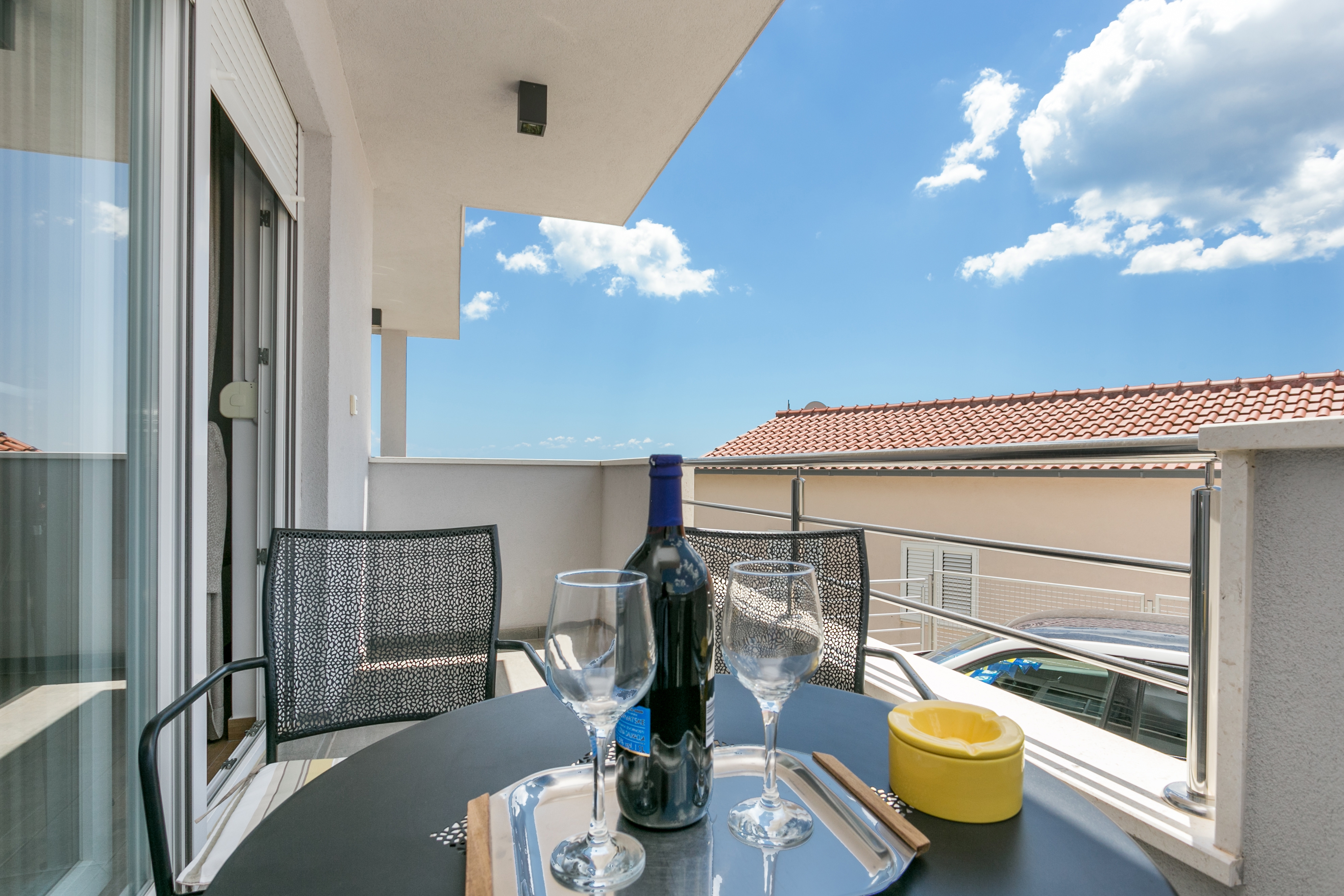 One bedroom apartment with balcony and sea view Seget Donji, Trogir  A-b
