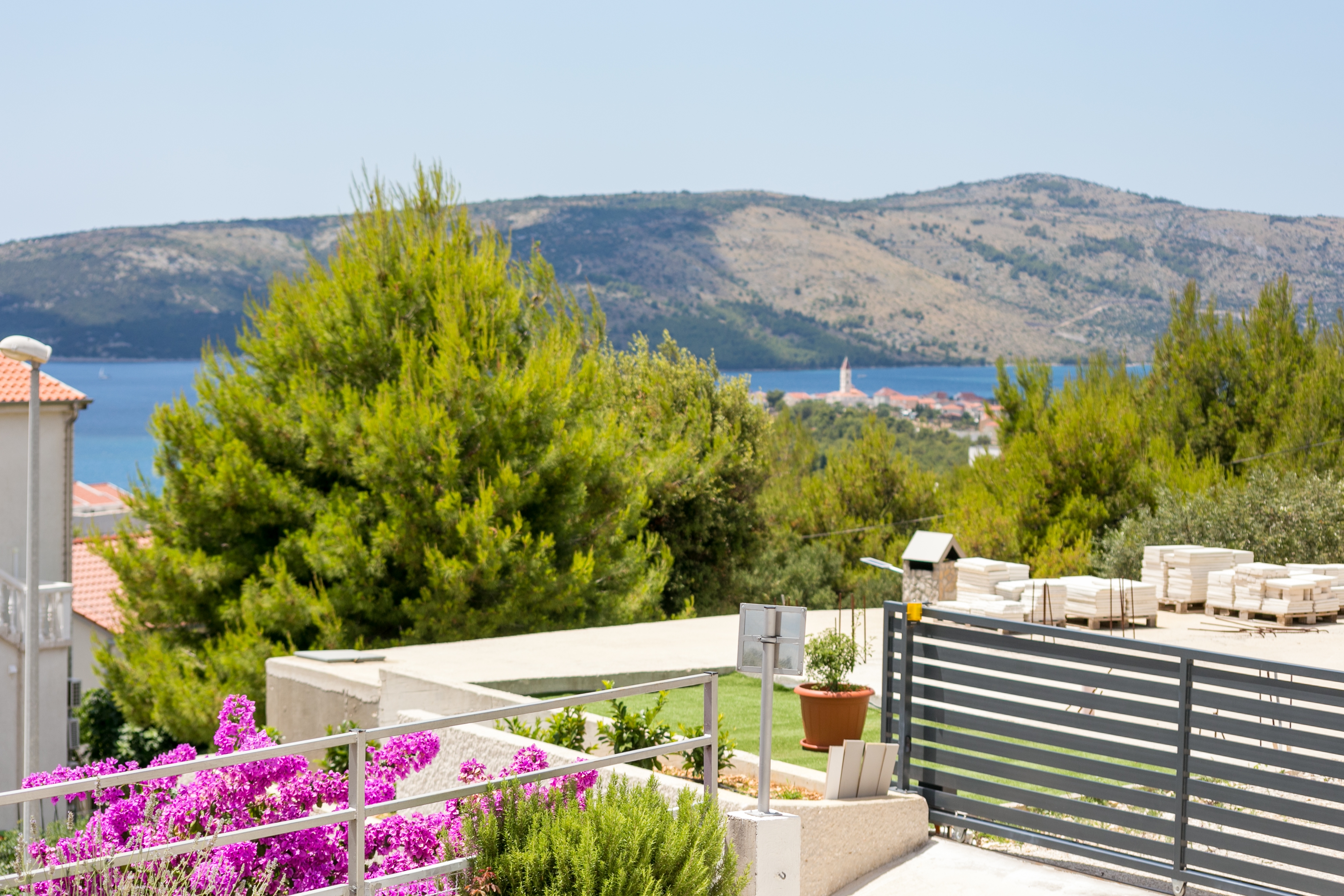 One bedroom apartment with balcony and sea view Seget Donji, Trogir  A-b