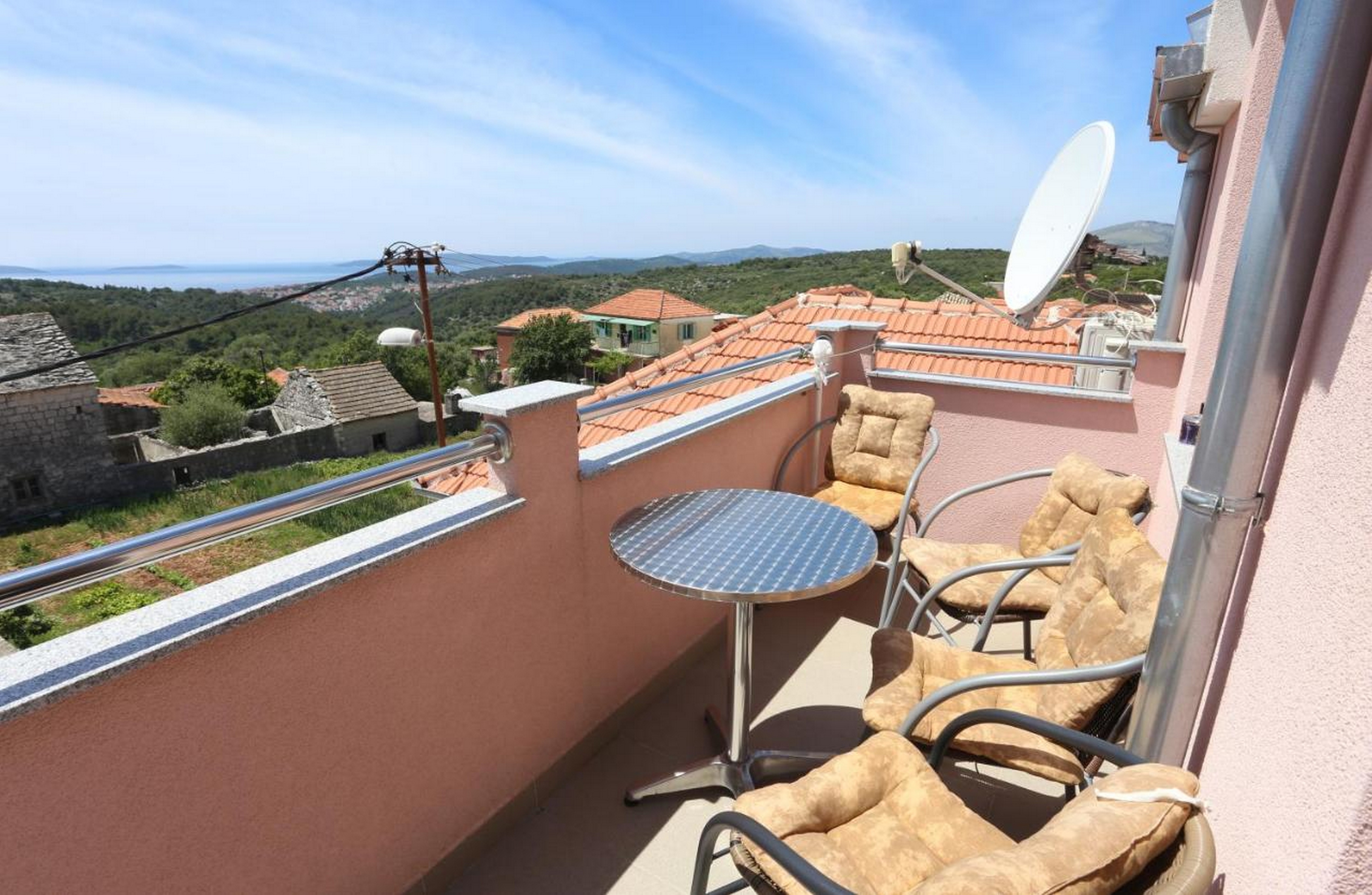 Two bedroom apartment with balcony and sea view Žedno, Čiovo  A-a
