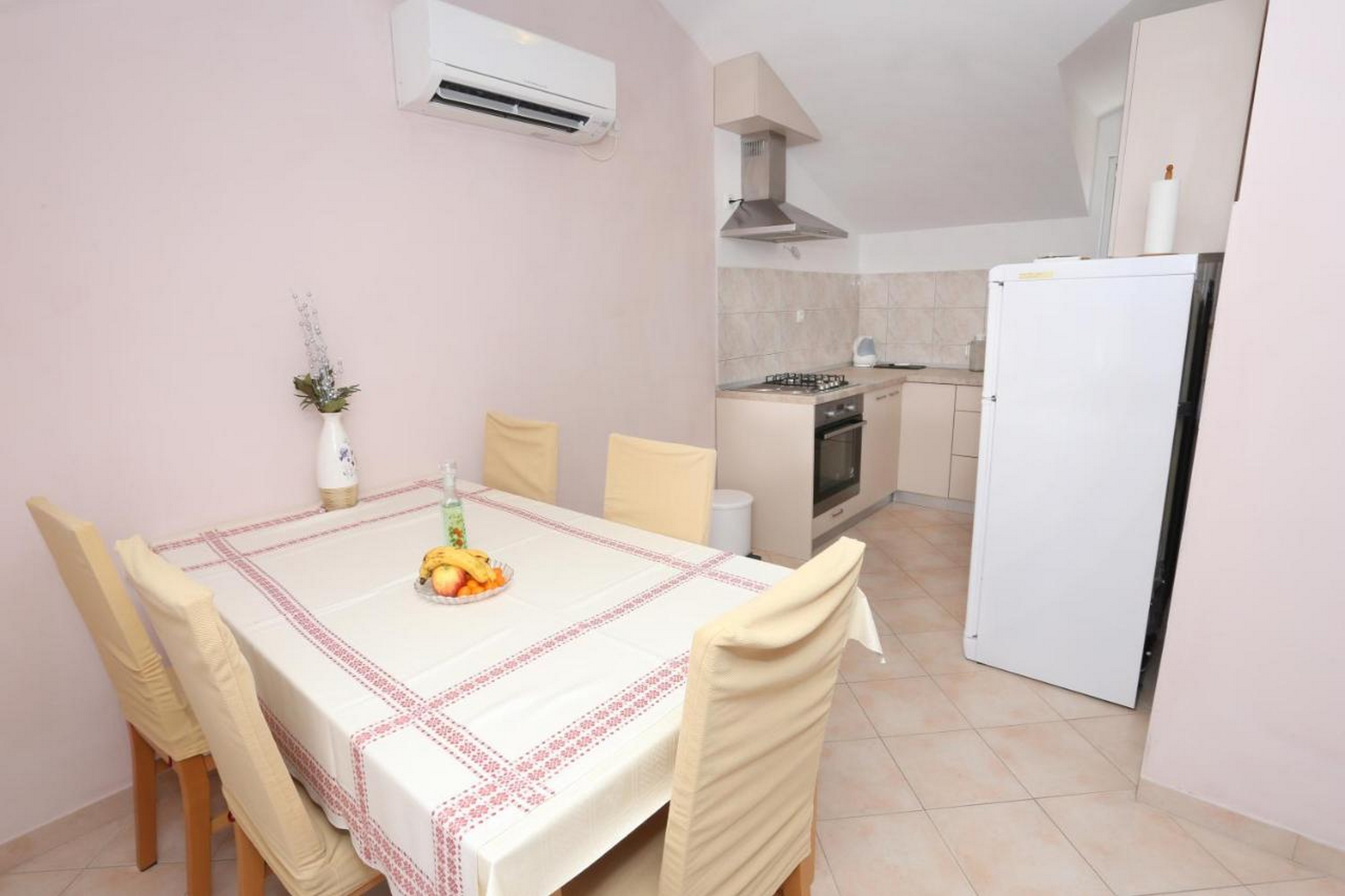 Two bedroom apartment with balcony and sea view Žedno, Čiovo  A-a