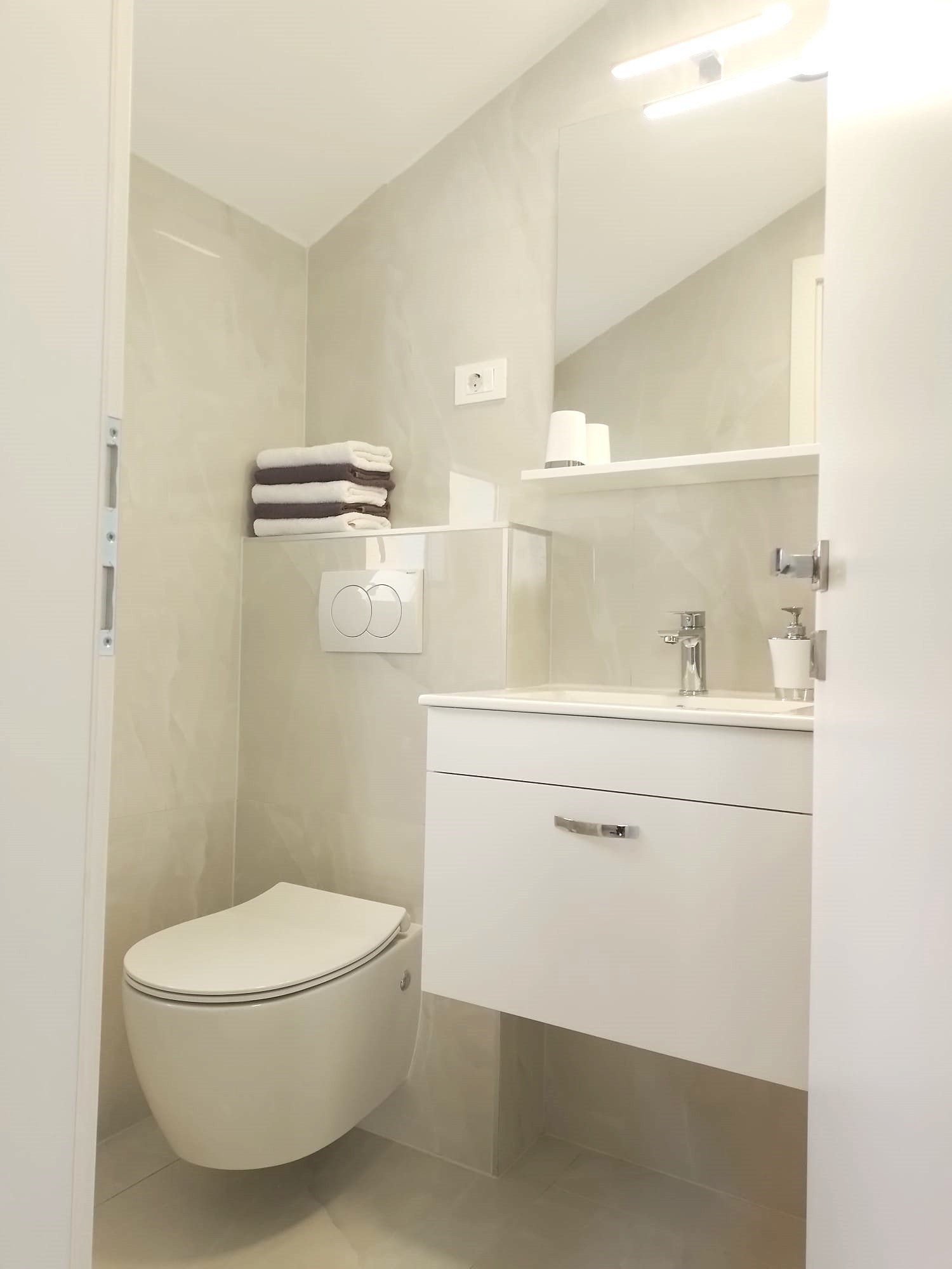 One bedroom apartment with terrace Pirovac, Šibenik  A-a