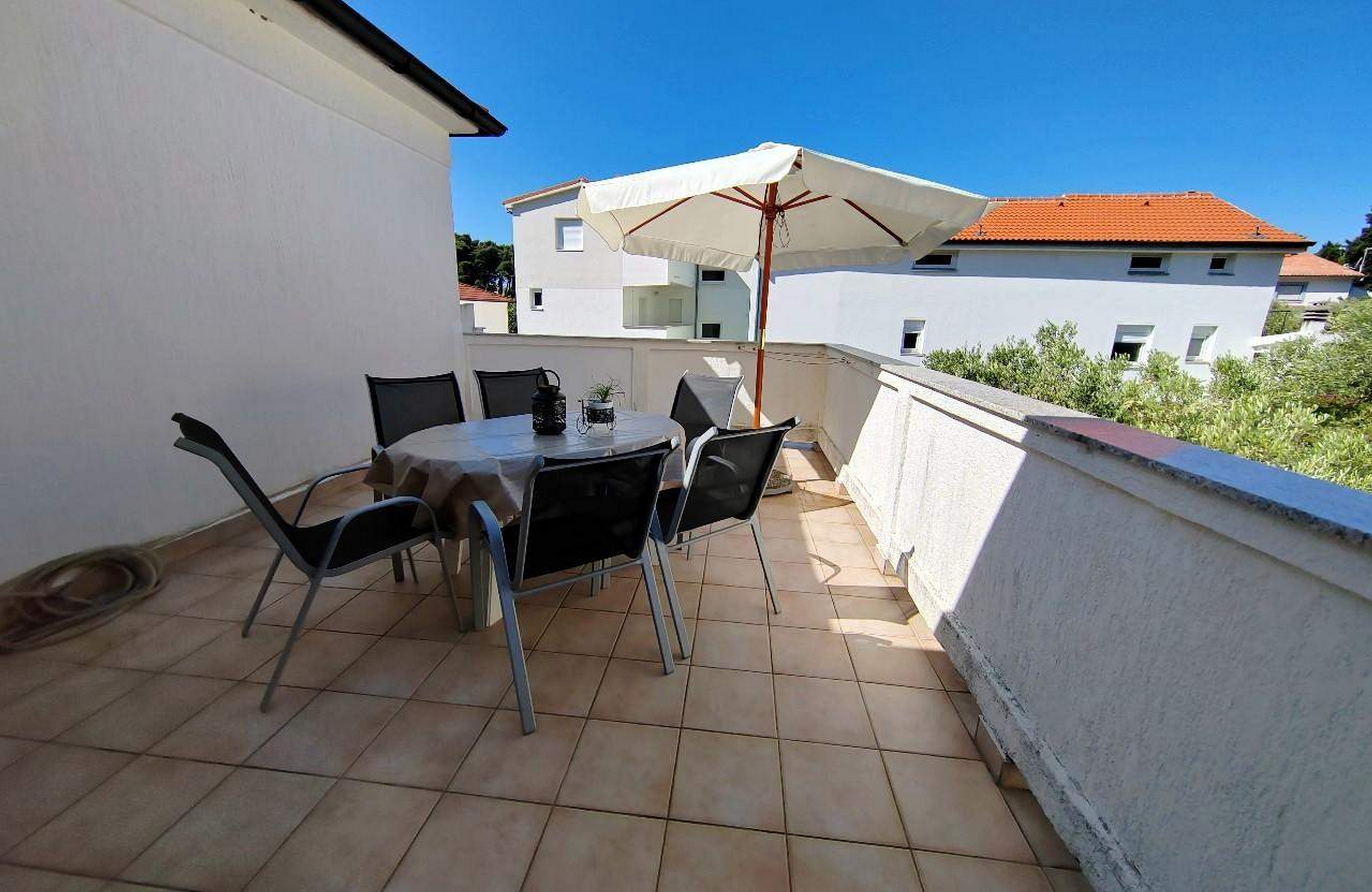 Two bedroom apartment with terrace Rab  A-a