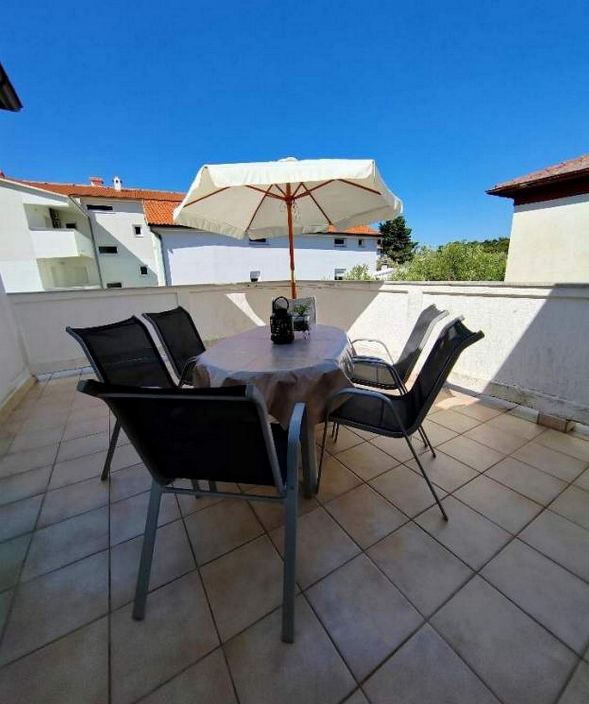 Two bedroom apartment with terrace Rab  A-a