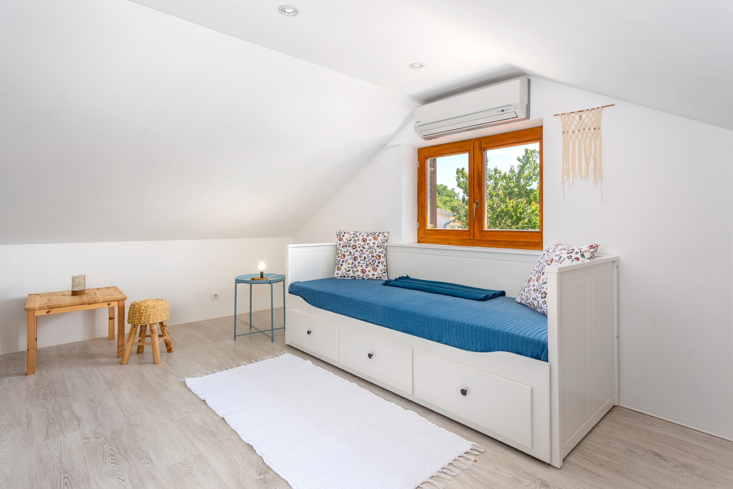 Four bedroom house with terrace Risika, Krk  K