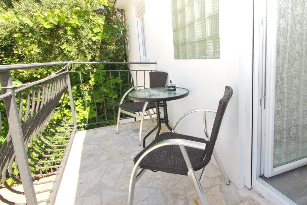 Room with balcony Baška, Krk (S-23326-a)