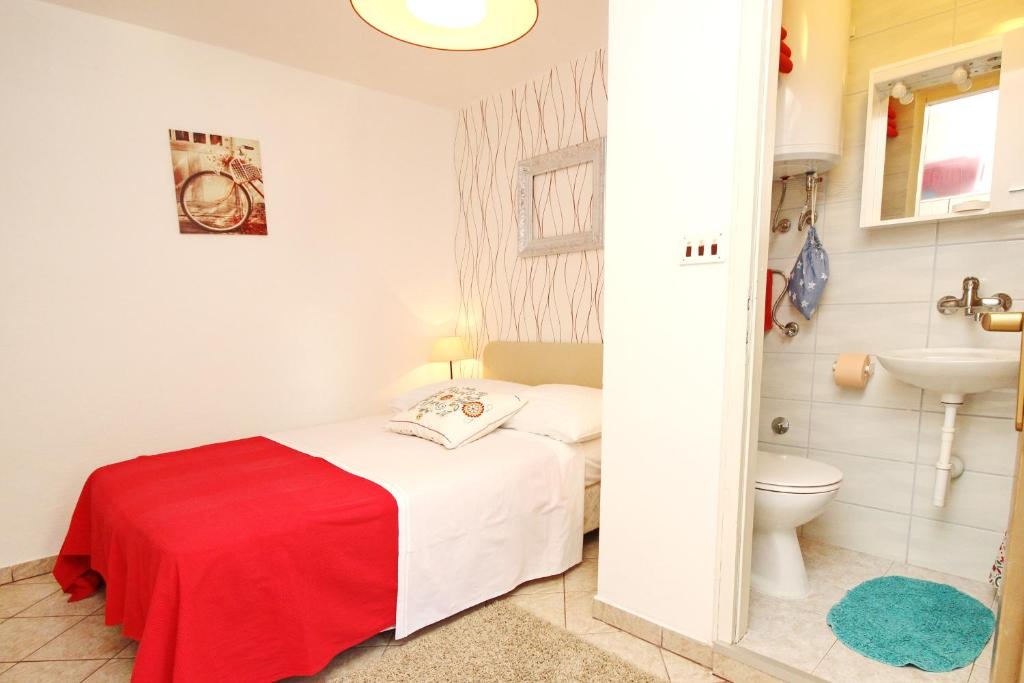 Room with balcony Baška, Krk (S-23326-a)