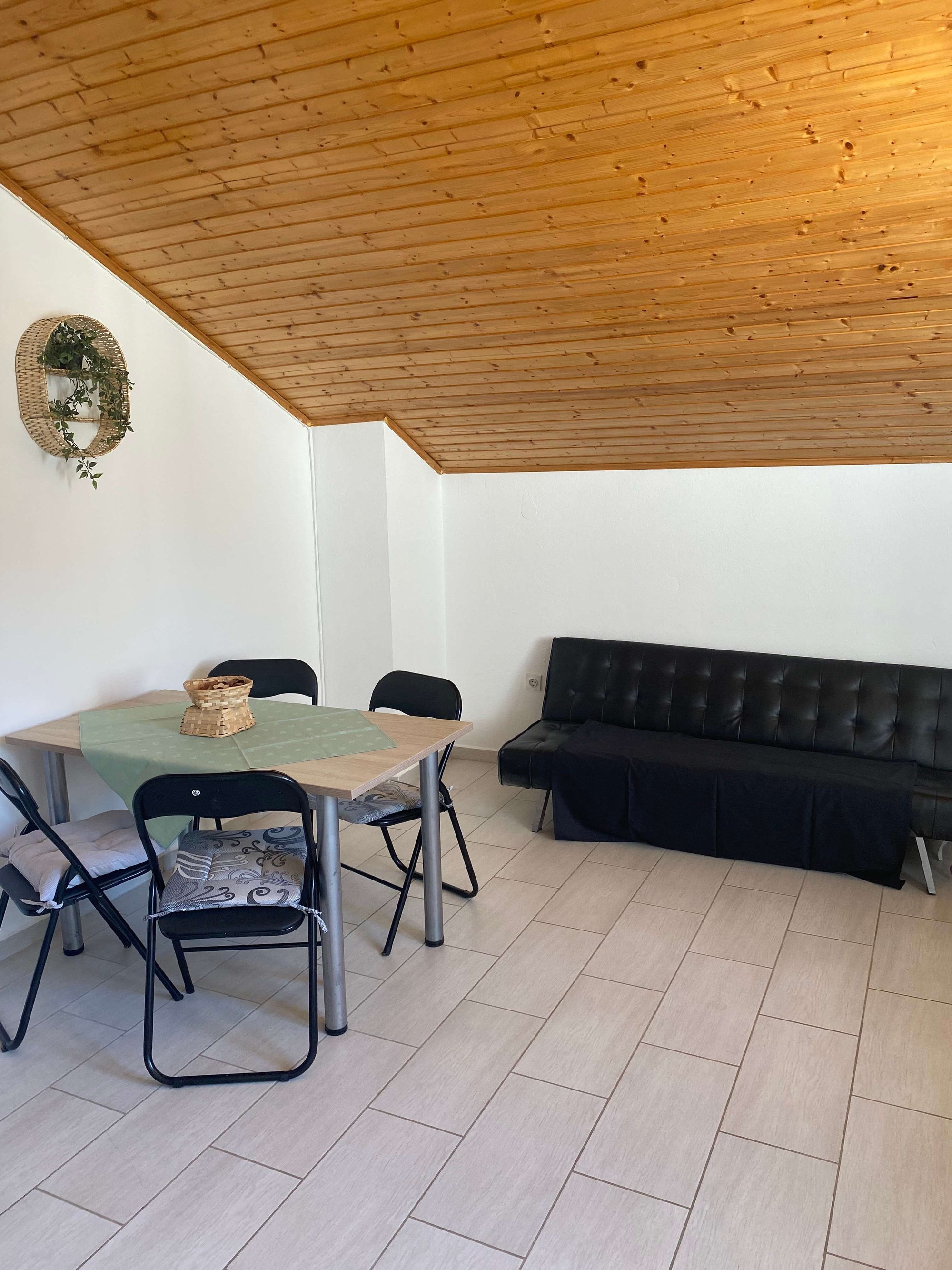 One bedroom apartment with balcony and sea view Preko, Ugljan (A-23327-a)