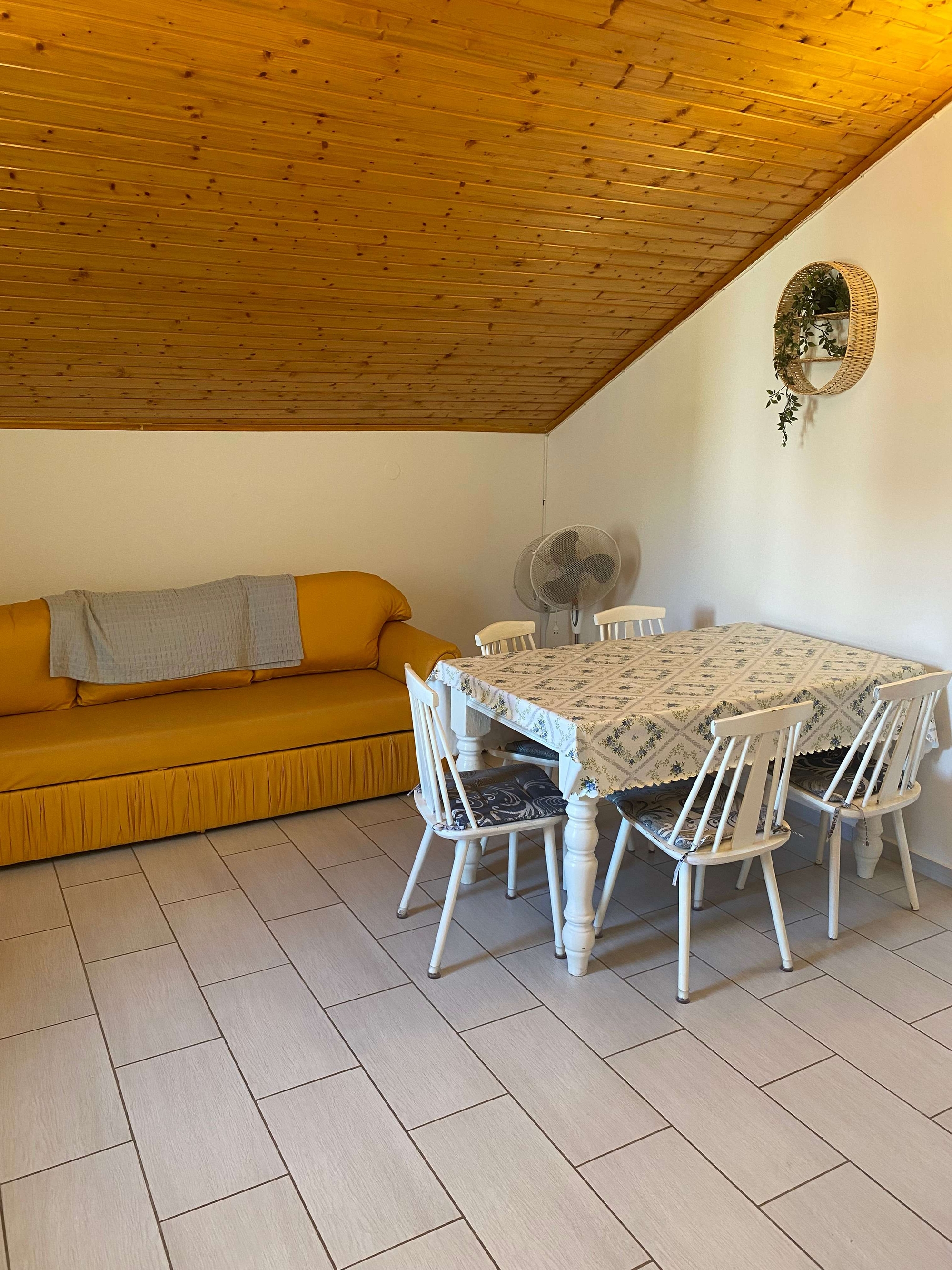 Two bedroom apartment with balcony and sea view Preko, Ugljan (A-23327-b) Two bedroom apartment with balcony and sea view Preko, Ugljan (A-23327-b)