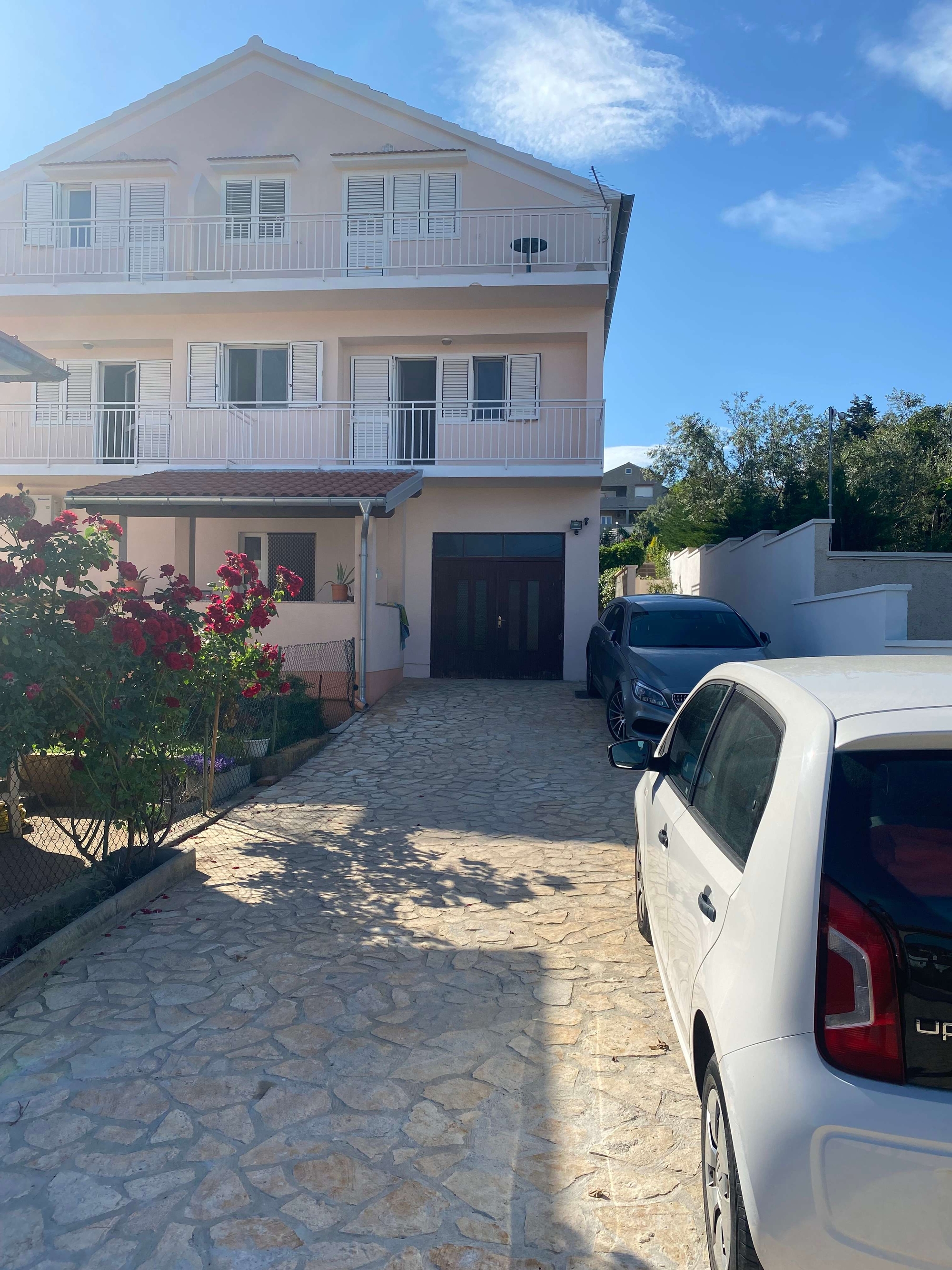 Dvosobni apartman s balkonom i pogledom na more Preko, Ugljan  A-b