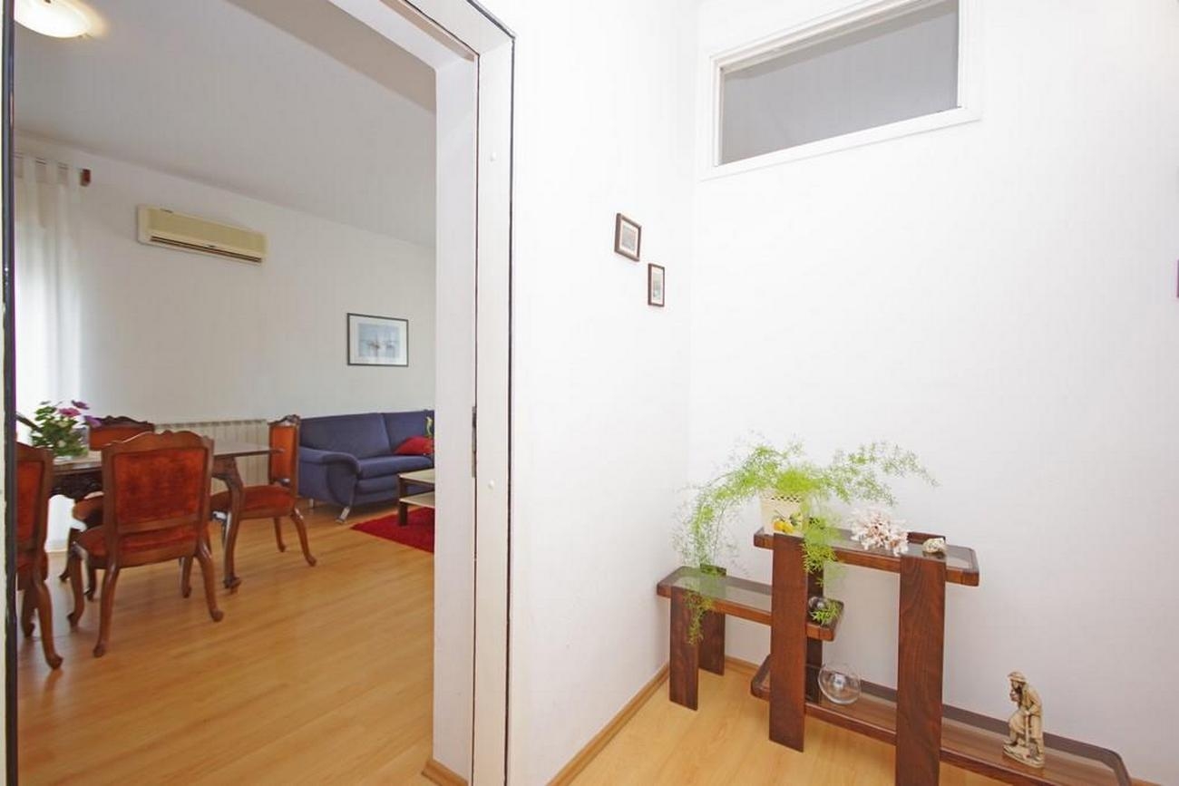 Three bedroom apartment with terrace Pirovac, Šibenik  A-a