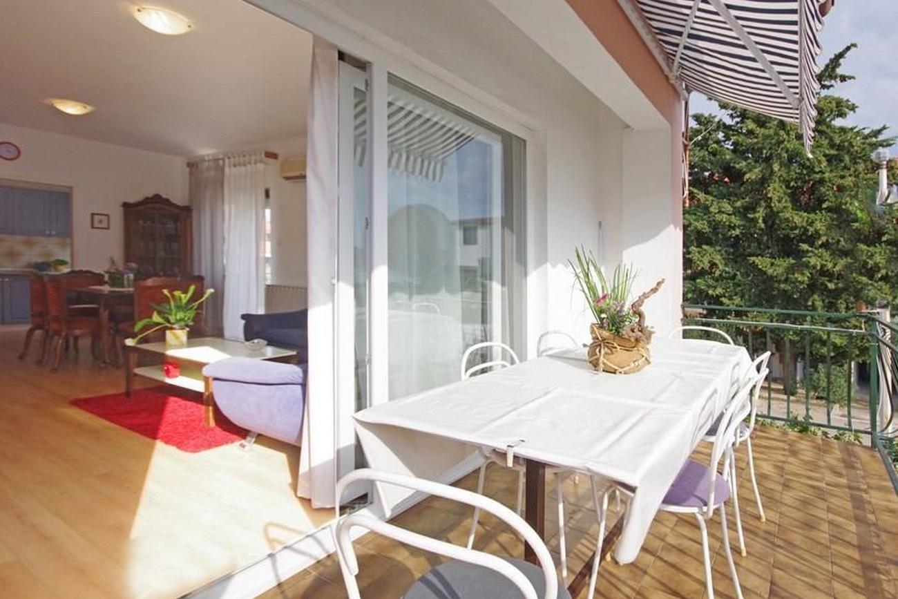 Three bedroom apartment with terrace Pirovac, Šibenik (A-23330-a) Three bedroom apartment with terrace Pirovac, Šibenik (A-23330-a)