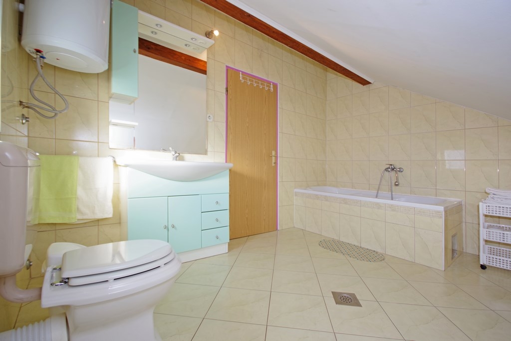 Two bedroom apartment with terrace Pirovac, Šibenik  A-b