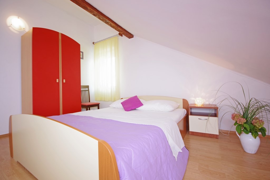 Two bedroom apartment with terrace Pirovac, Šibenik  A-b