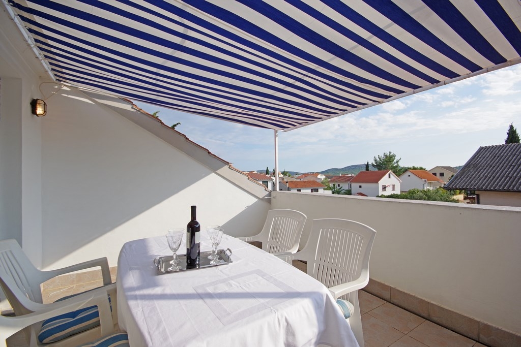 Two bedroom apartment with terrace Pirovac, Šibenik  A-b