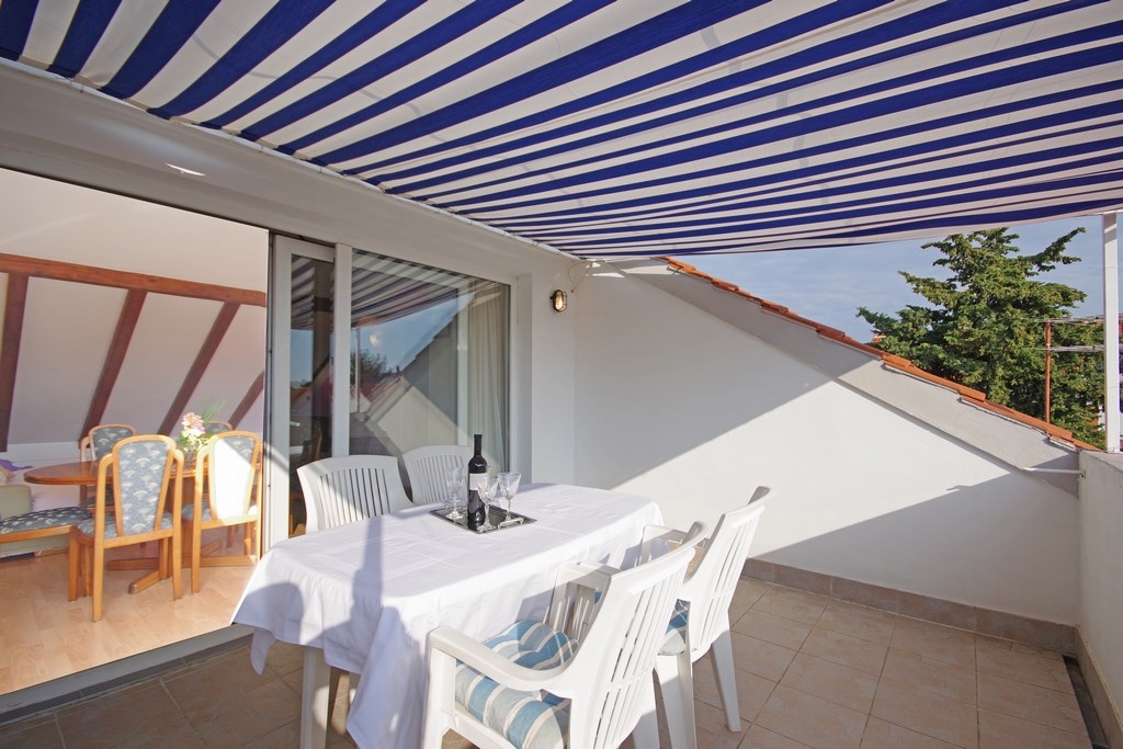 Two bedroom apartment with terrace Pirovac, Šibenik  A-b