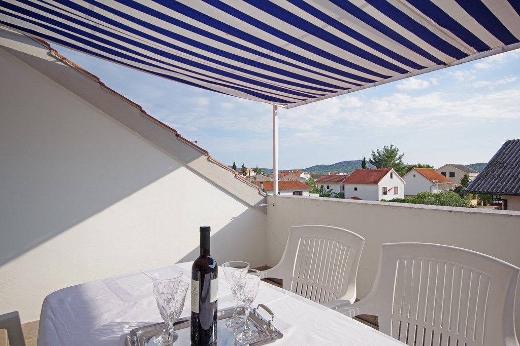Two bedroom apartment with terrace Pirovac, Šibenik  A-b