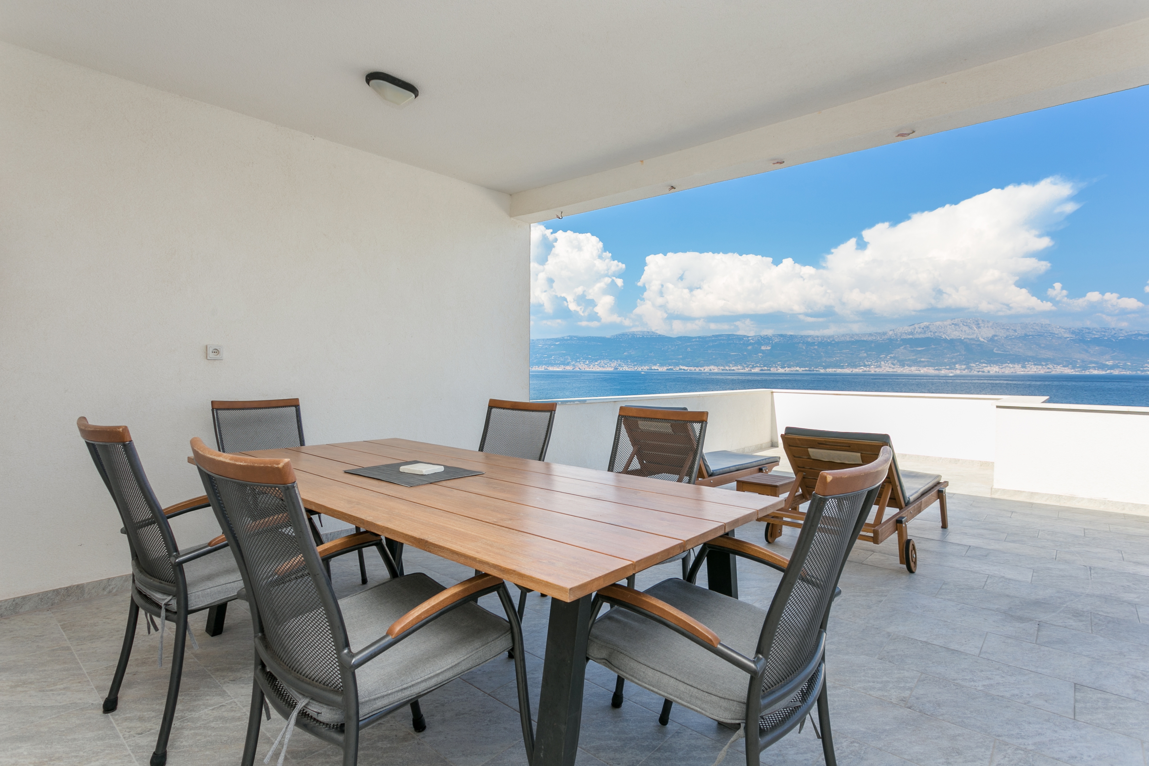 One bedroom apartment near beach Slatine, Čiovo  A-a