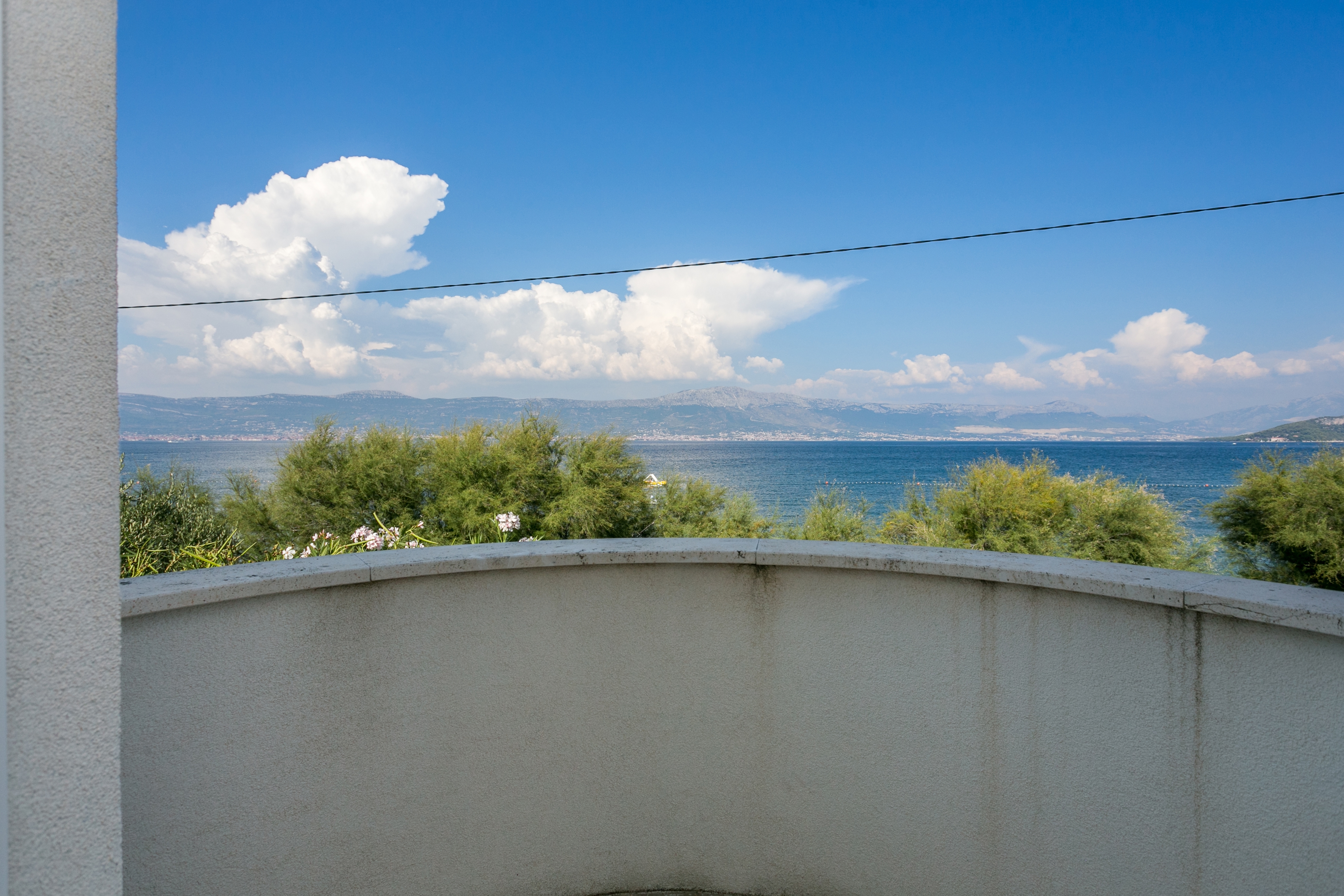 One bedroom apartment near beach Slatine, Čiovo (A-23332-c)