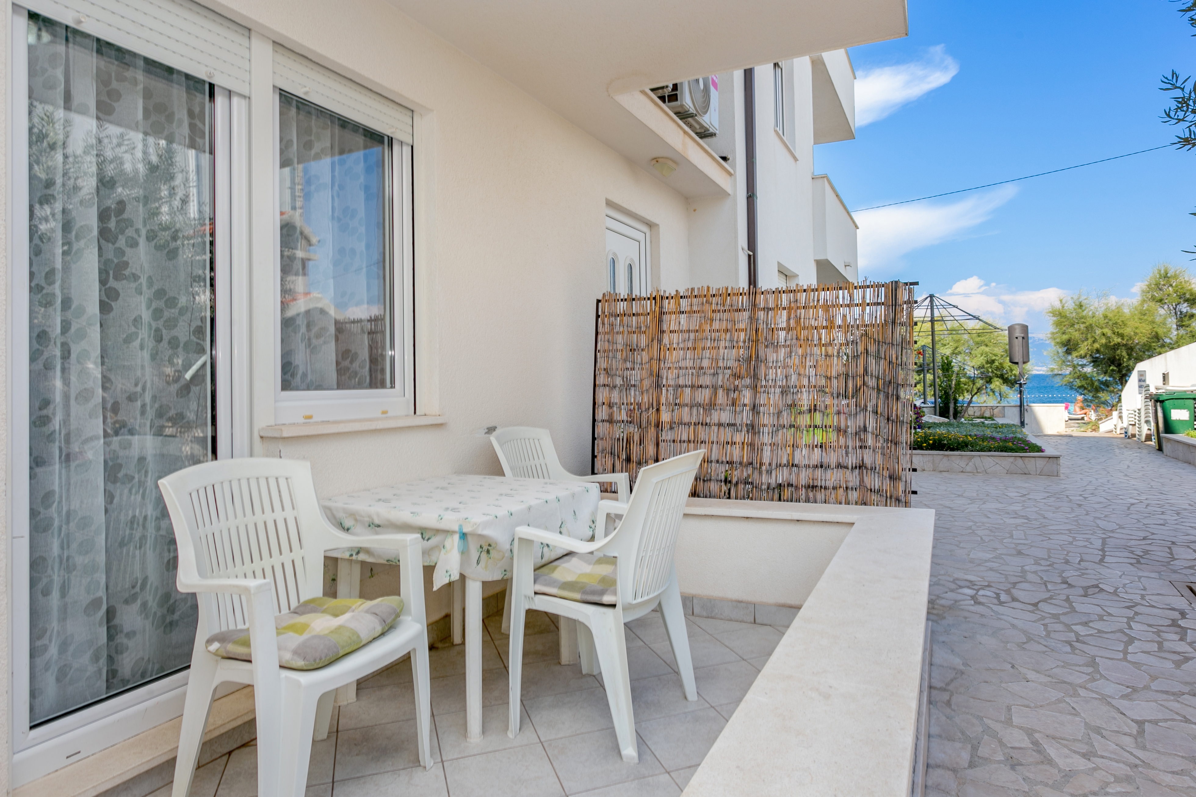 One bedroom apartment near beach Slatine, Čiovo  A-d