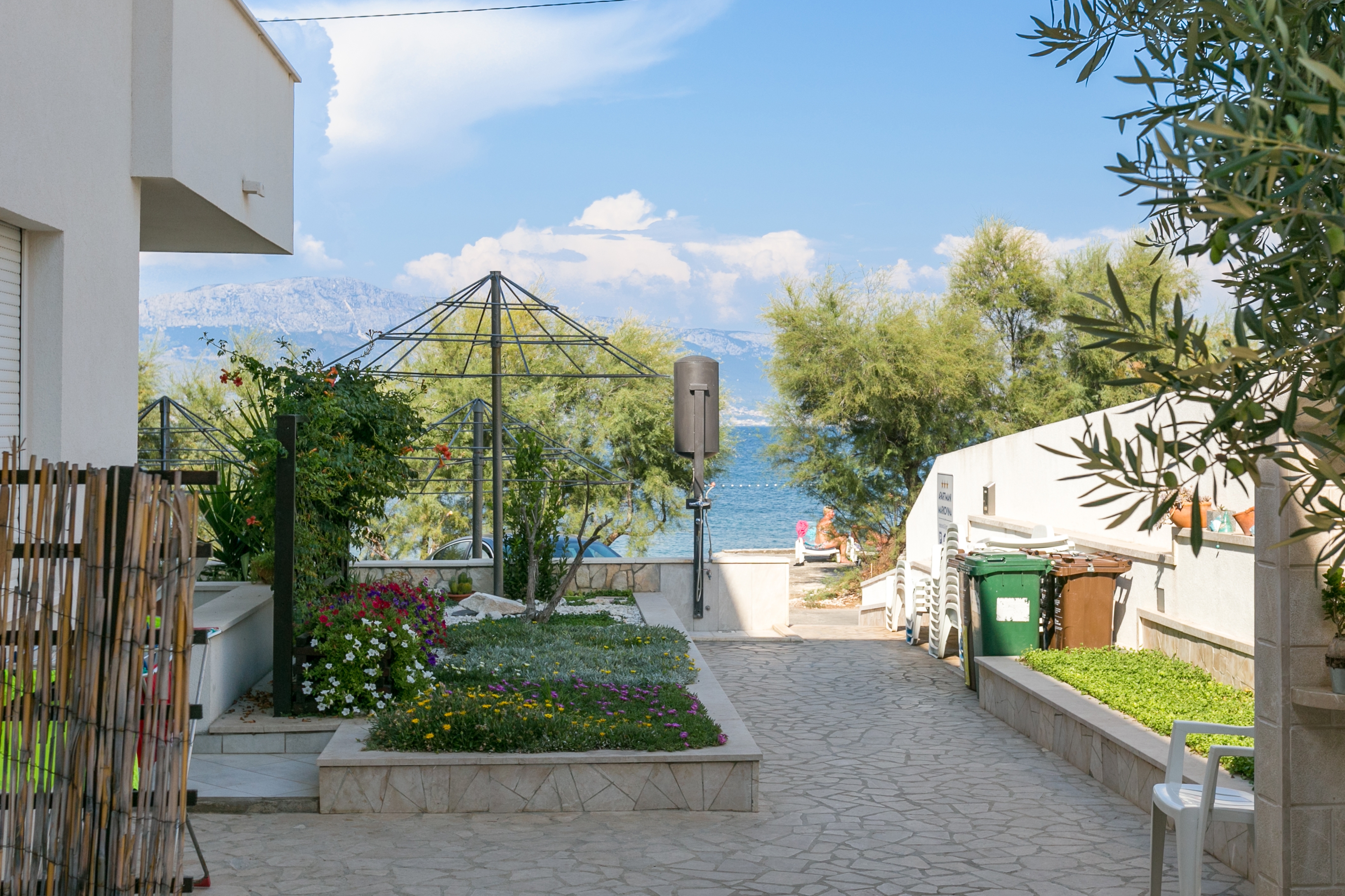 One bedroom apartment near beach Slatine, Čiovo  A-d