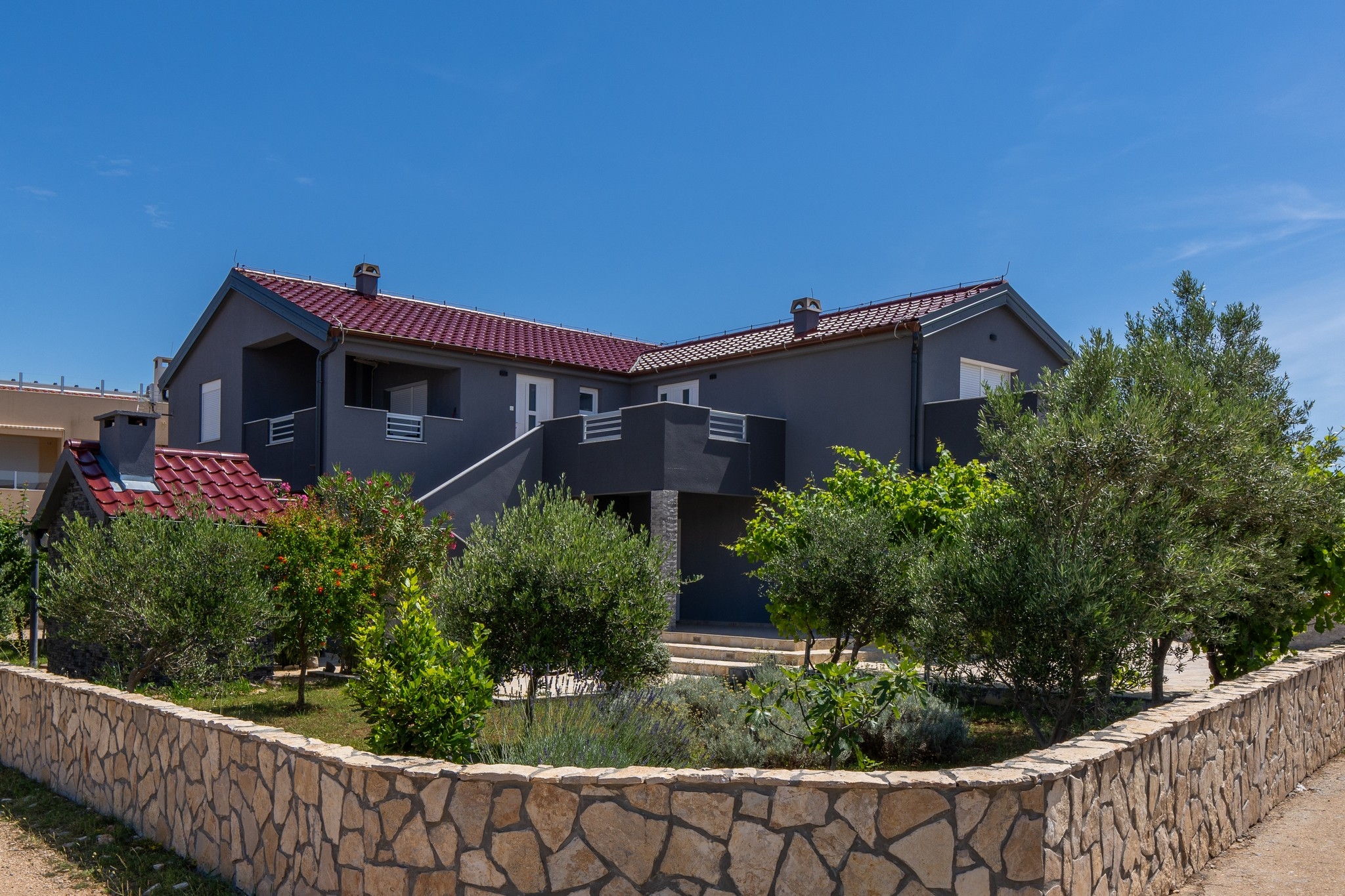 Trosoben apartma S teraso Vir  A-a