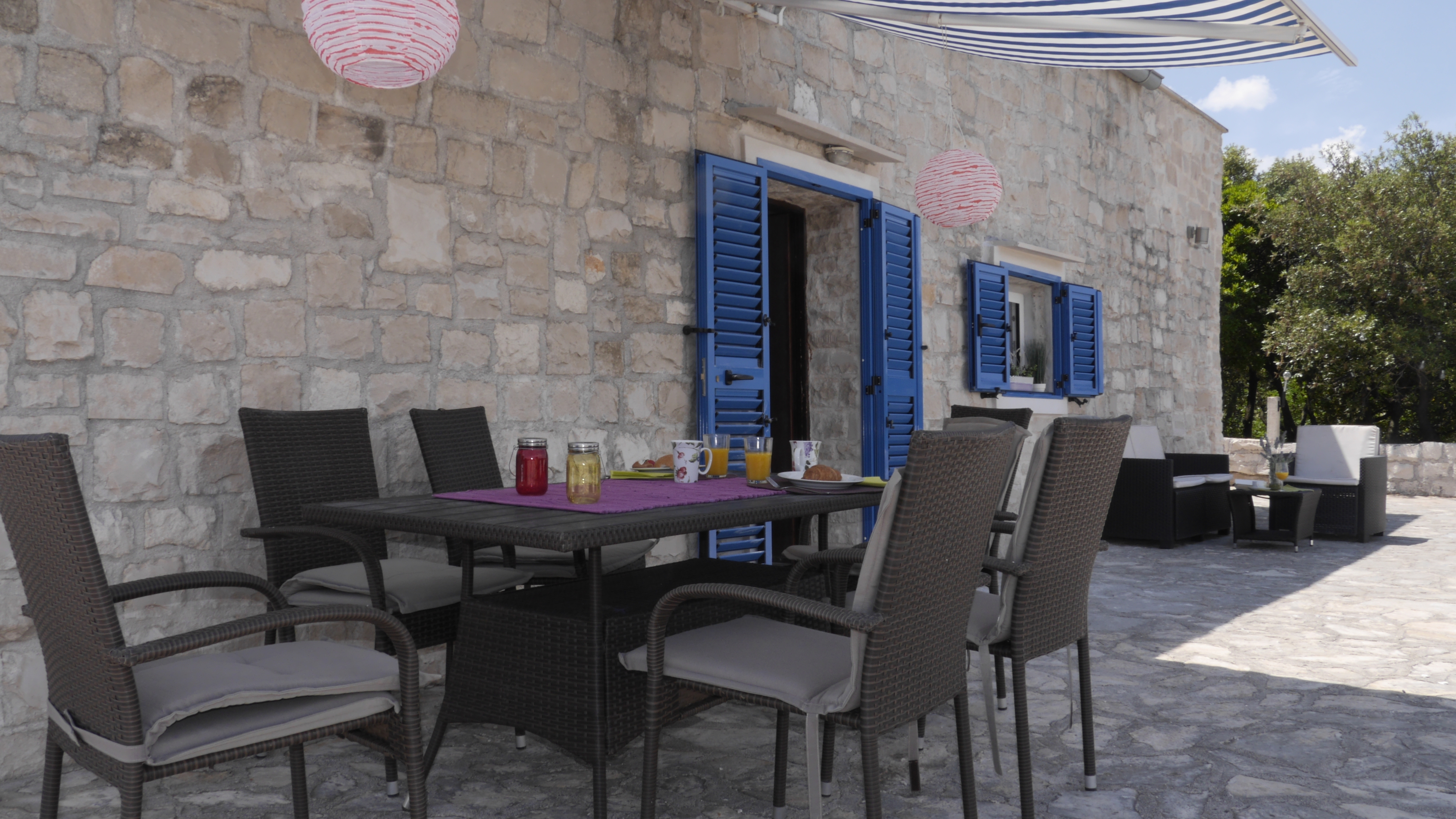 Three bedroom house with terrace Veli Brig, Brač  K