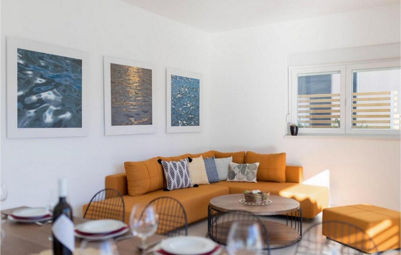 Four-bedroom house with terrace and sea view Pag (K-23342)