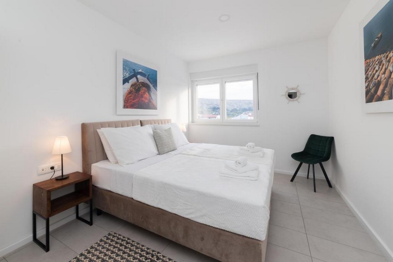 Four bedroom house with terrace and sea view Pag  K