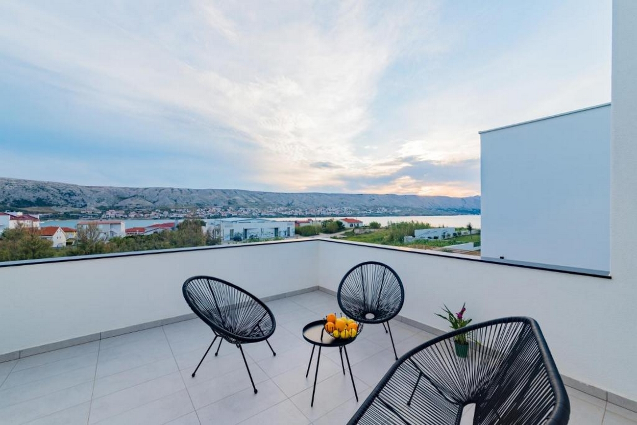 Four bedroom house with terrace and sea view Pag  K