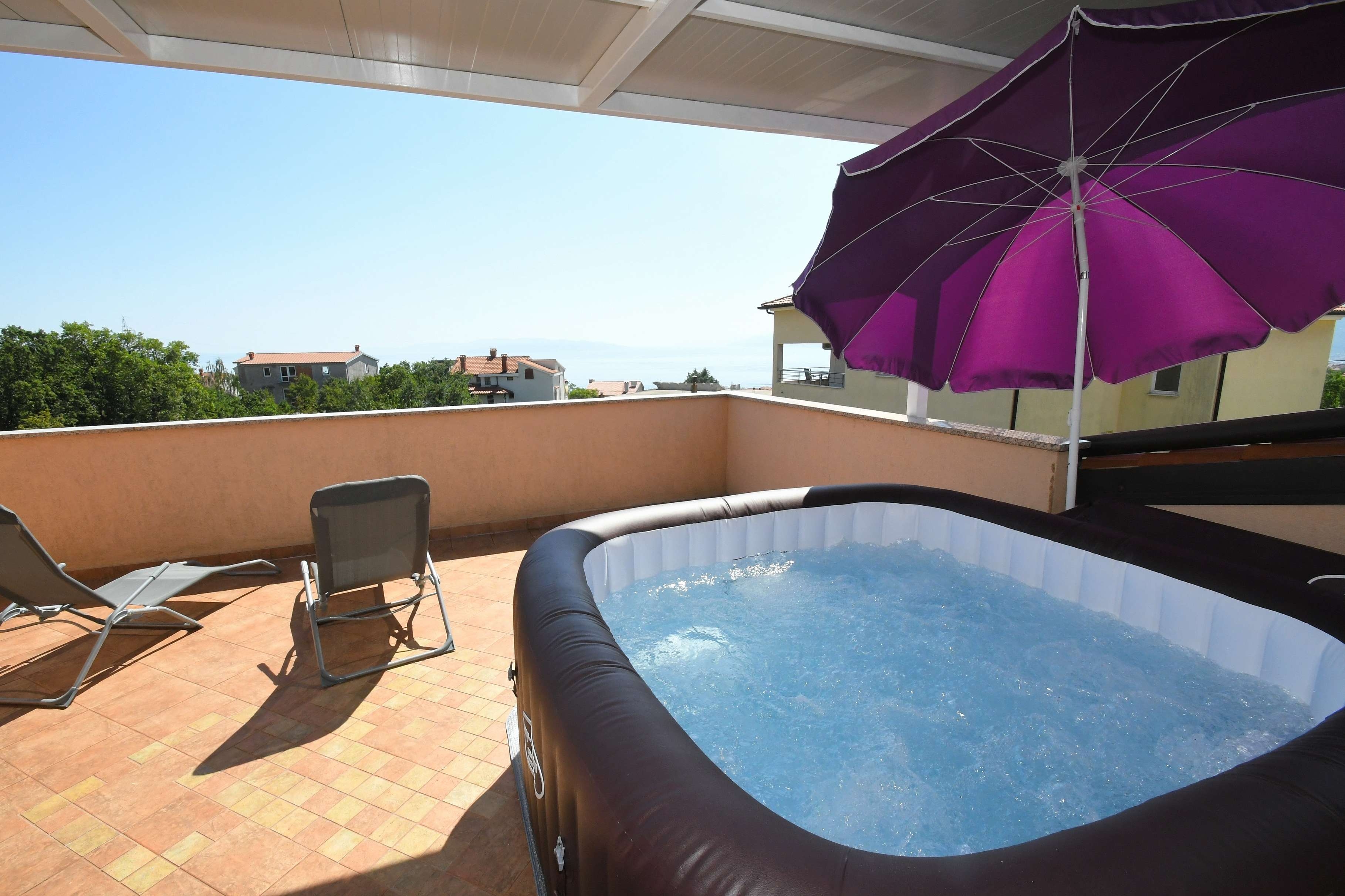 Two bedroom apartment with terrace and sea view Rijeka  A-a