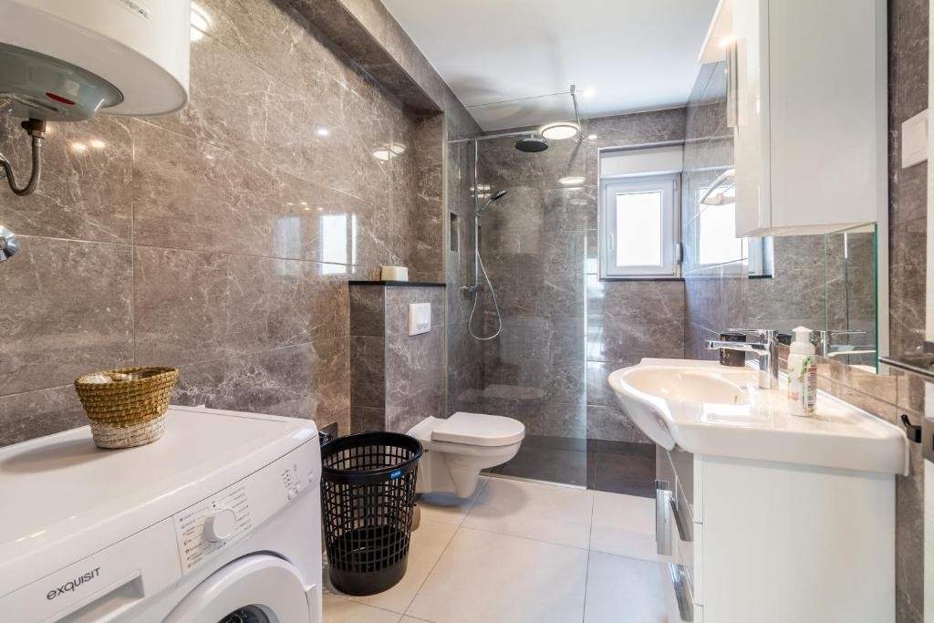 Two bedroom apartment with terrace and sea view Kaštel Stari, Kaštela  A-a