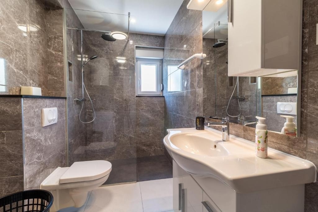Two bedroom apartment with terrace and sea view Kaštel Stari, Kaštela  A-a