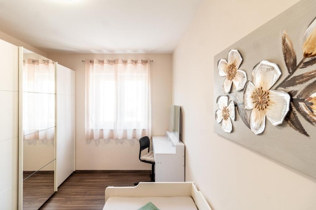 Two bedroom apartment with terrace and sea view Kaštel Stari, Kaštela  A-a