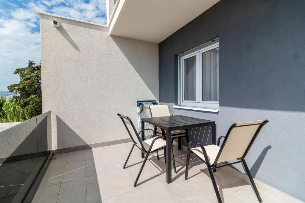 Two bedroom apartment with terrace and sea view Kaštel Stari, Kaštela  A-a