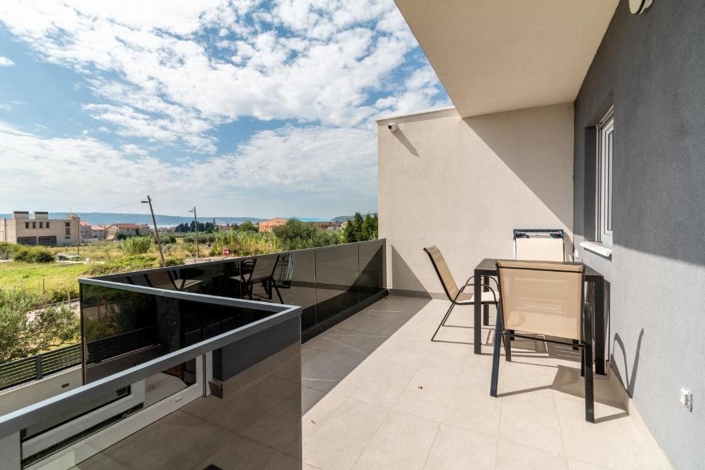Two bedroom apartment with terrace and sea view Kaštel Stari, Kaštela  A-a