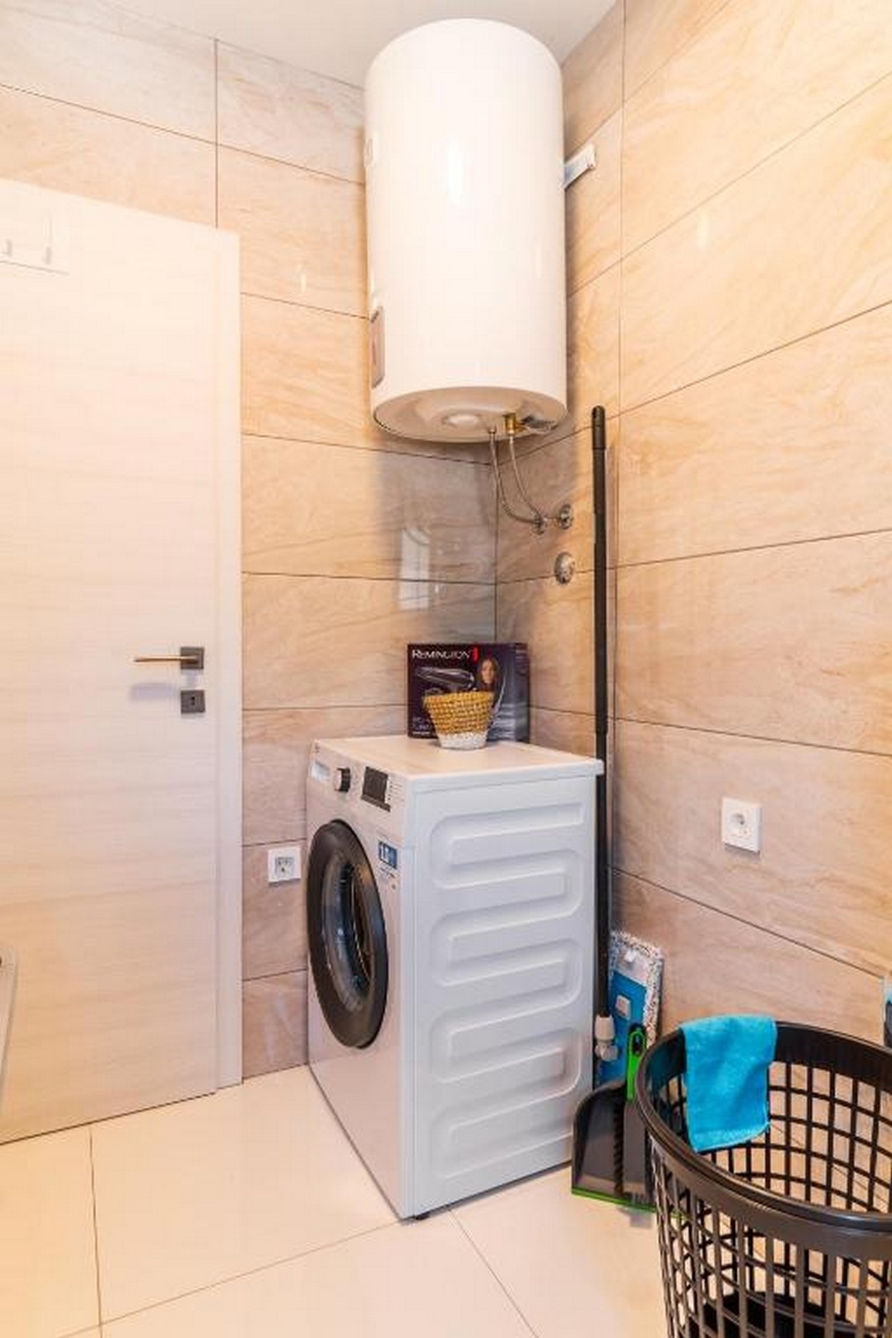 Two bedroom apartment with balcony and sea view Kaštel Stari, Kaštela  A-b
