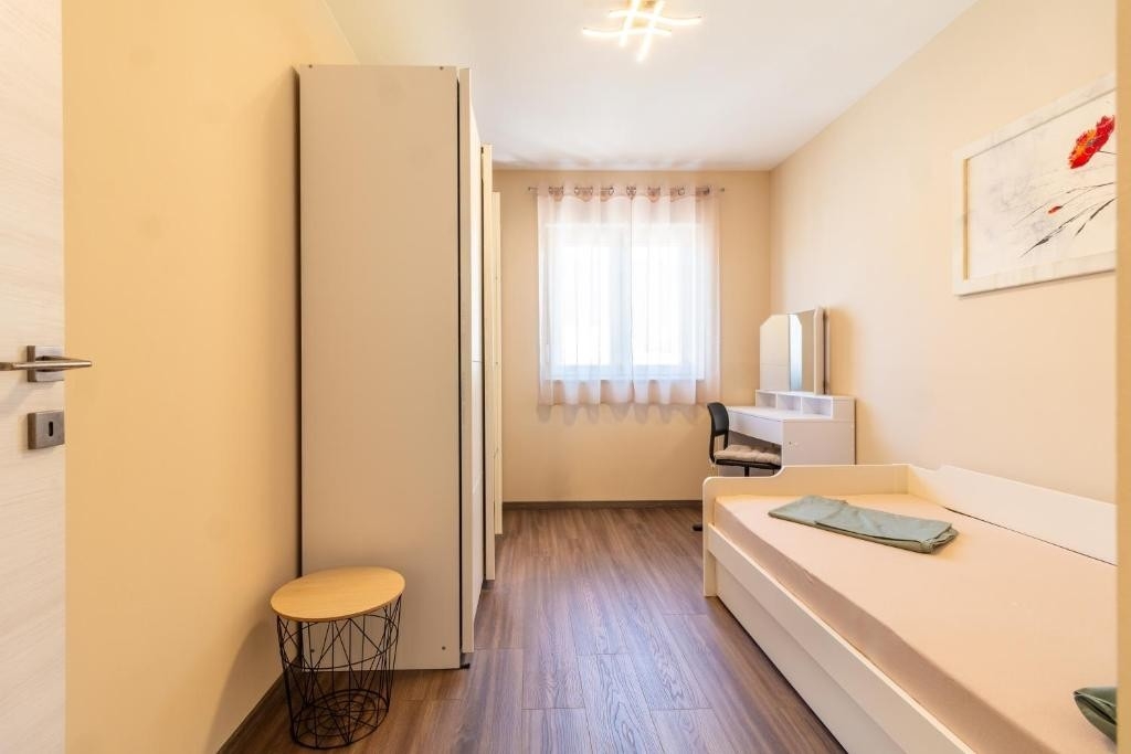 Two bedroom apartment with balcony and sea view Kaštel Stari, Kaštela  A-b