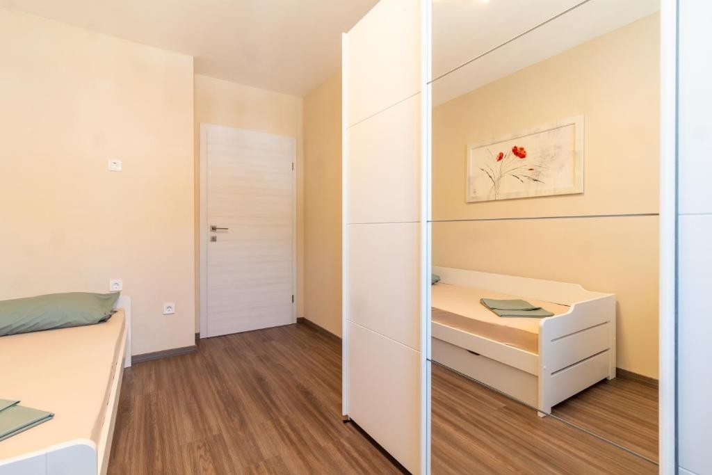 Two bedroom apartment with balcony and sea view Kaštel Stari, Kaštela  A-b